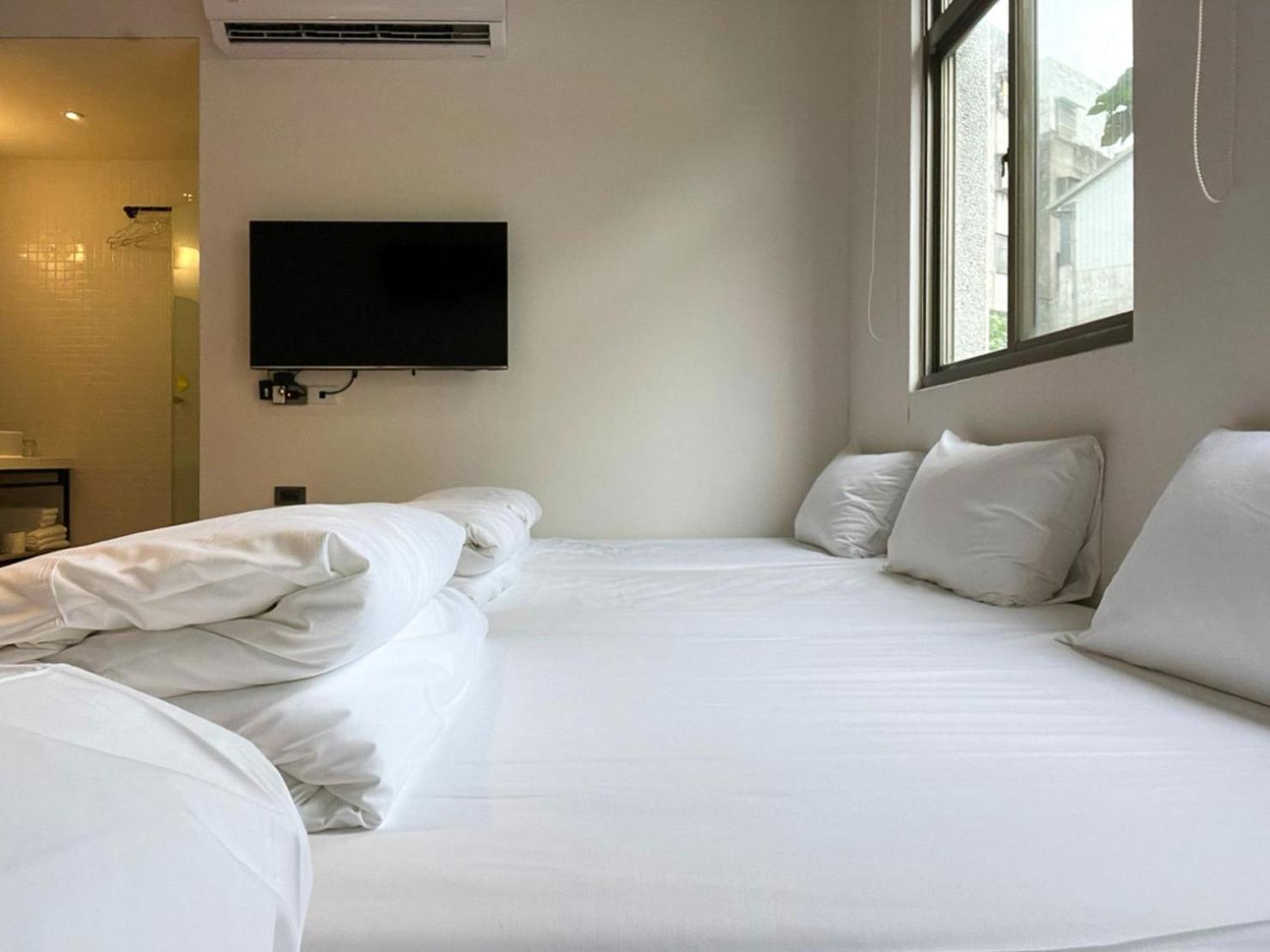 6-Bed Mixed Dormitory Room photo 2