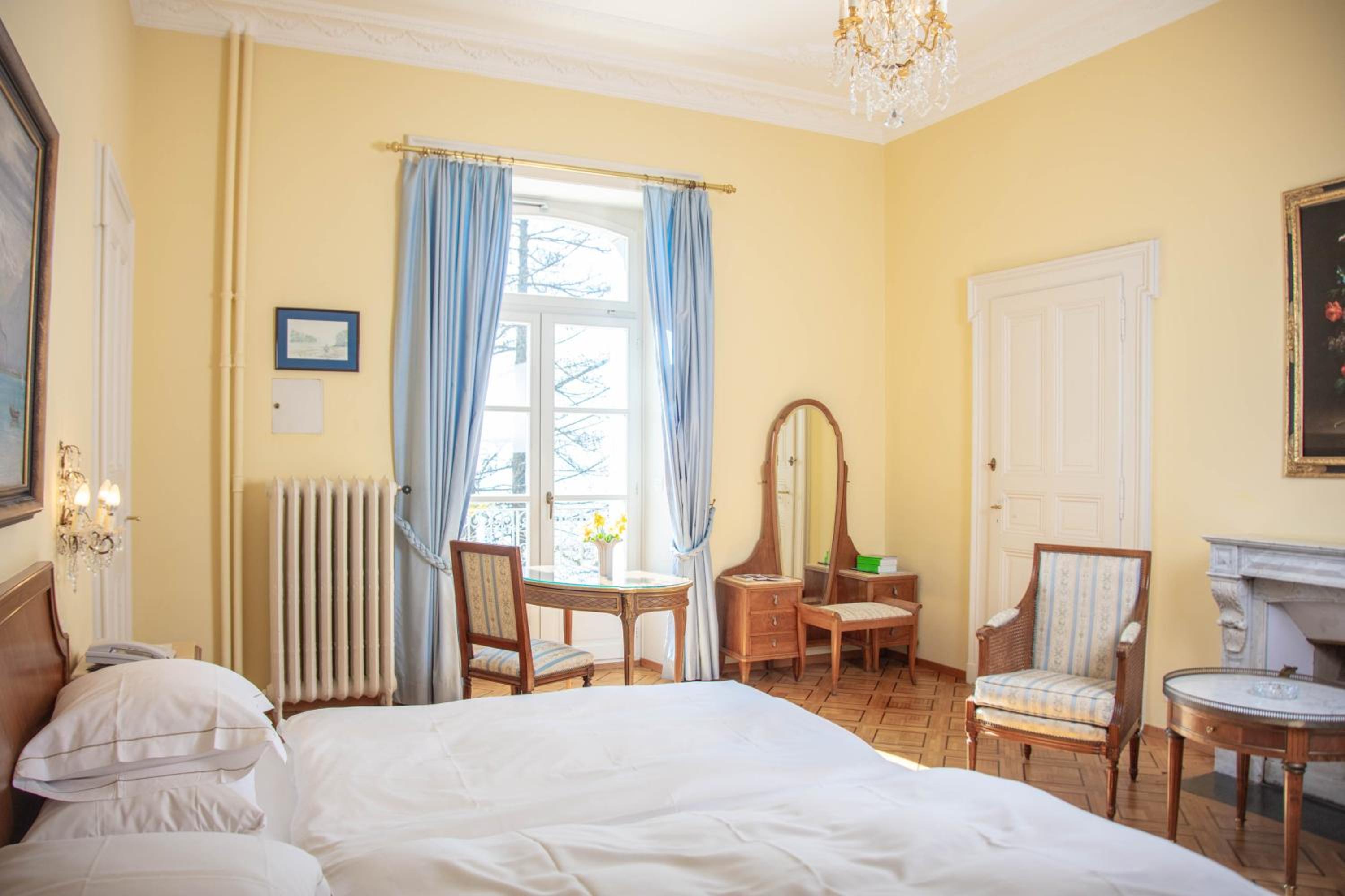 Deluxe Double Room with Lake View - Photo 4