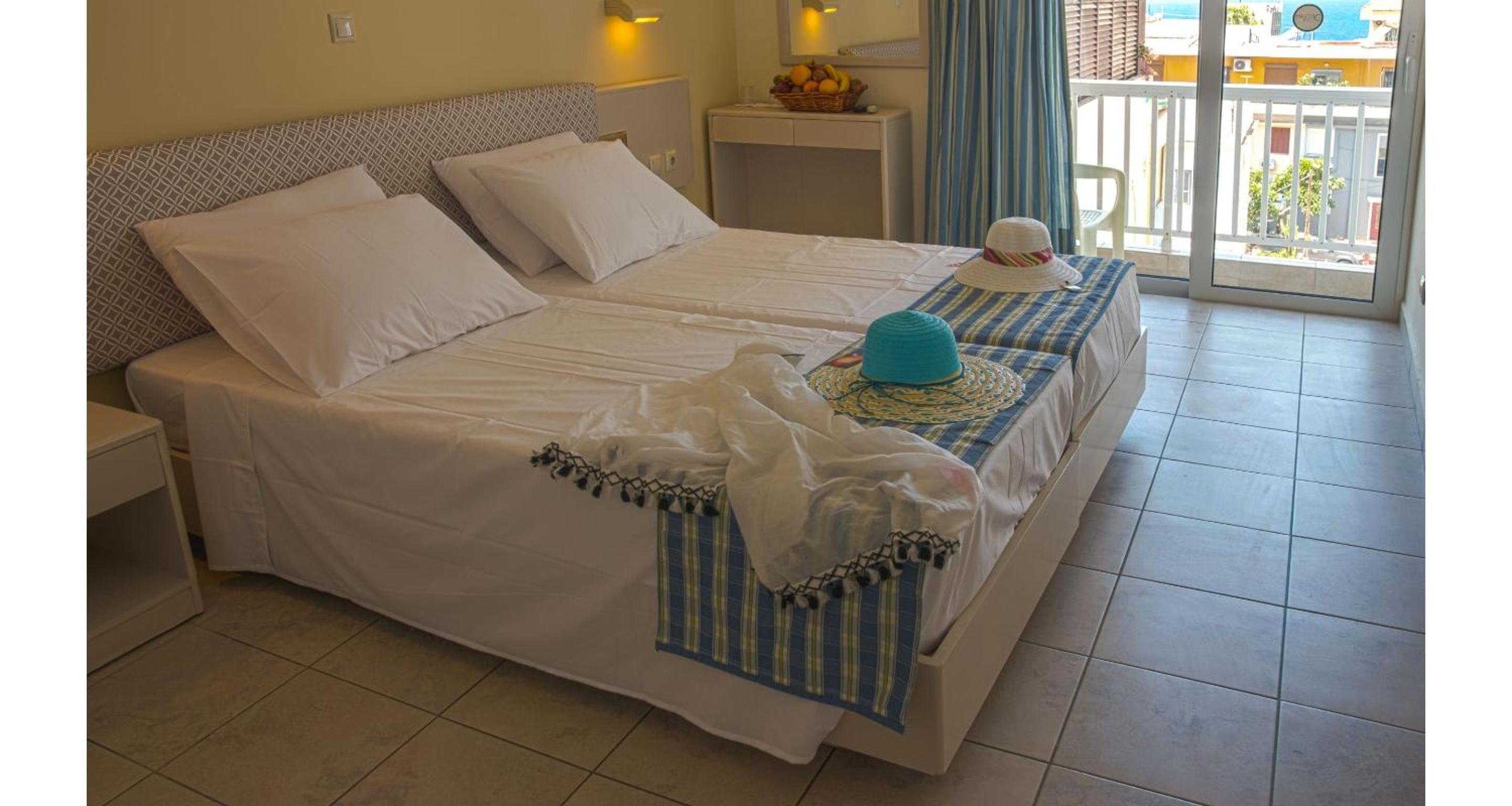 Standard Room with Pool View photo 3