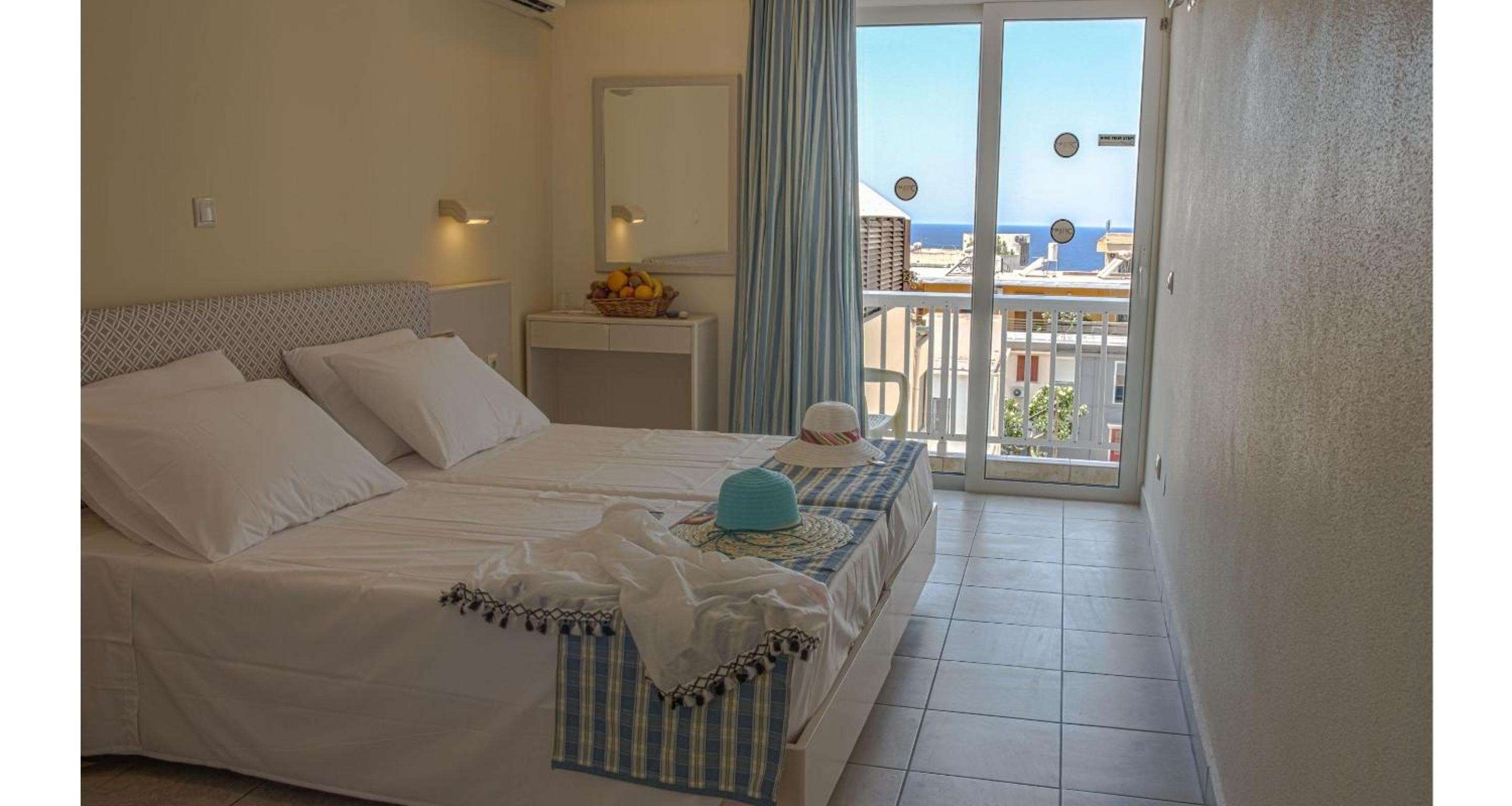 Standard Room with Pool View photo 1