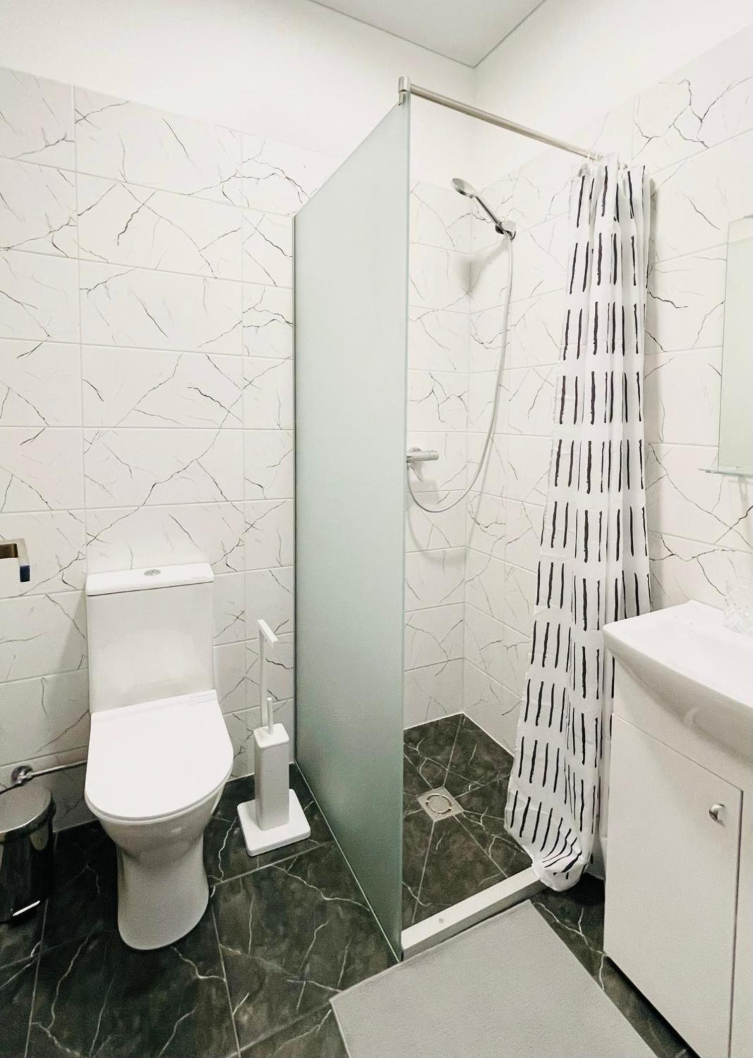 One-Bedroom Apartment - Photo 2