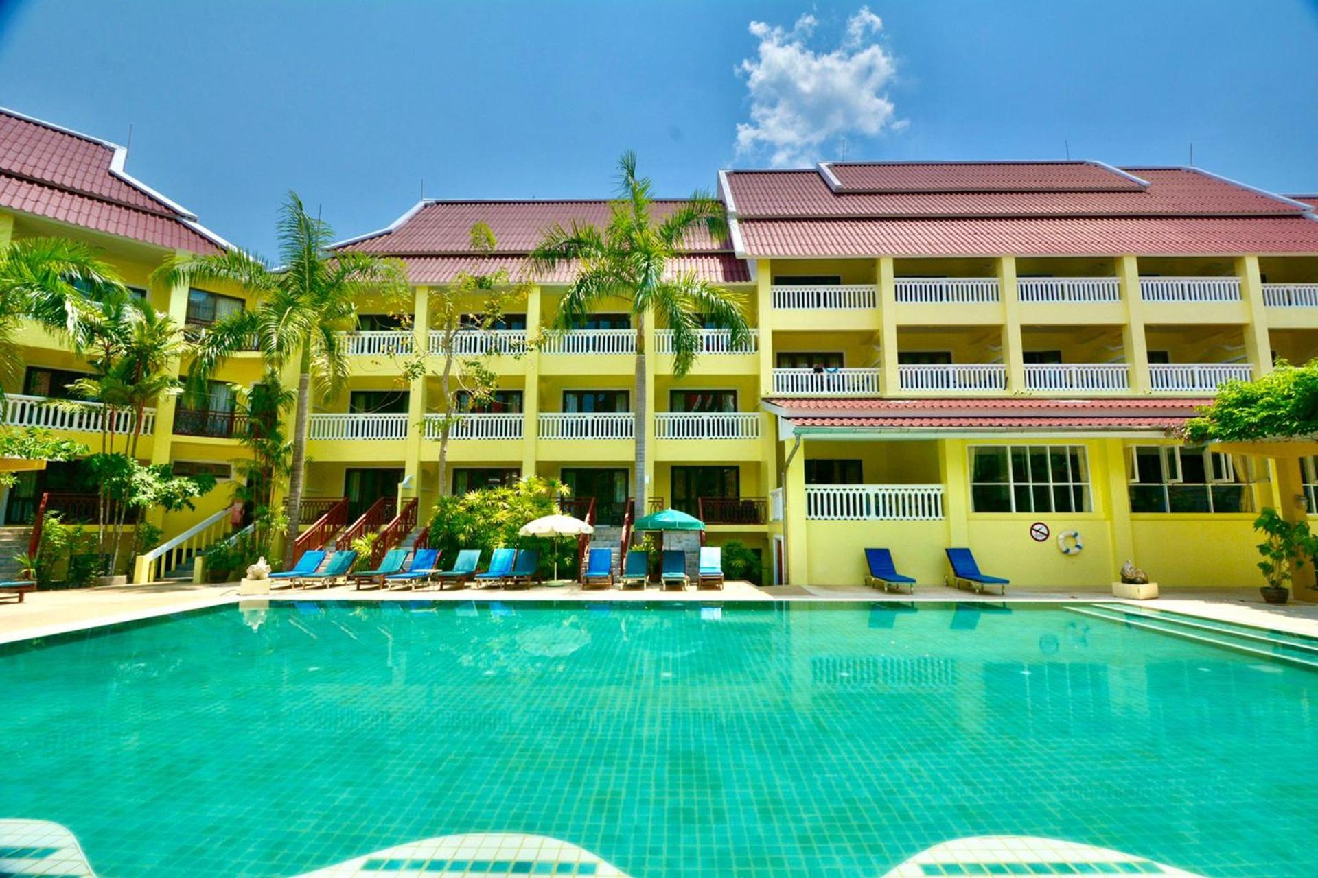 Triple Room with Balcony - Photo 9