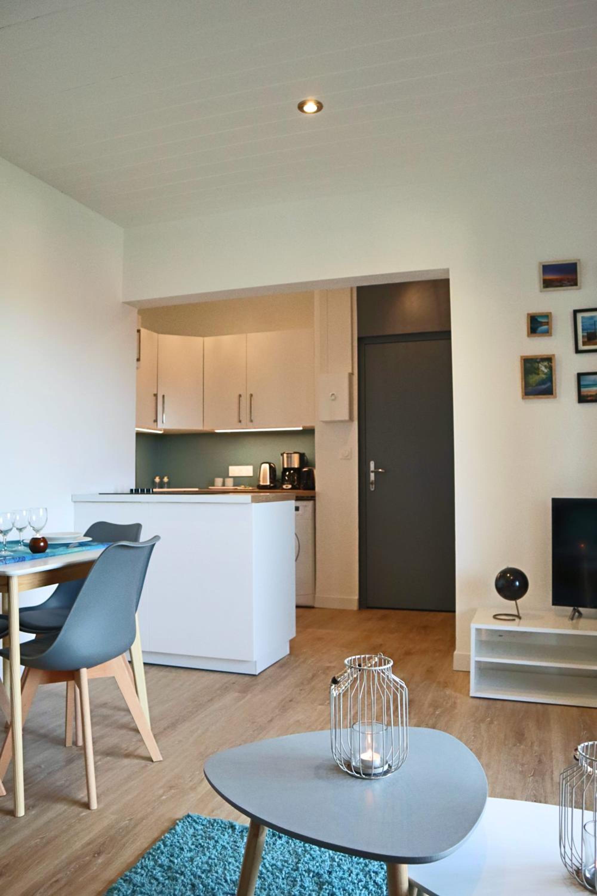 One-Bedroom Apartment photo 2