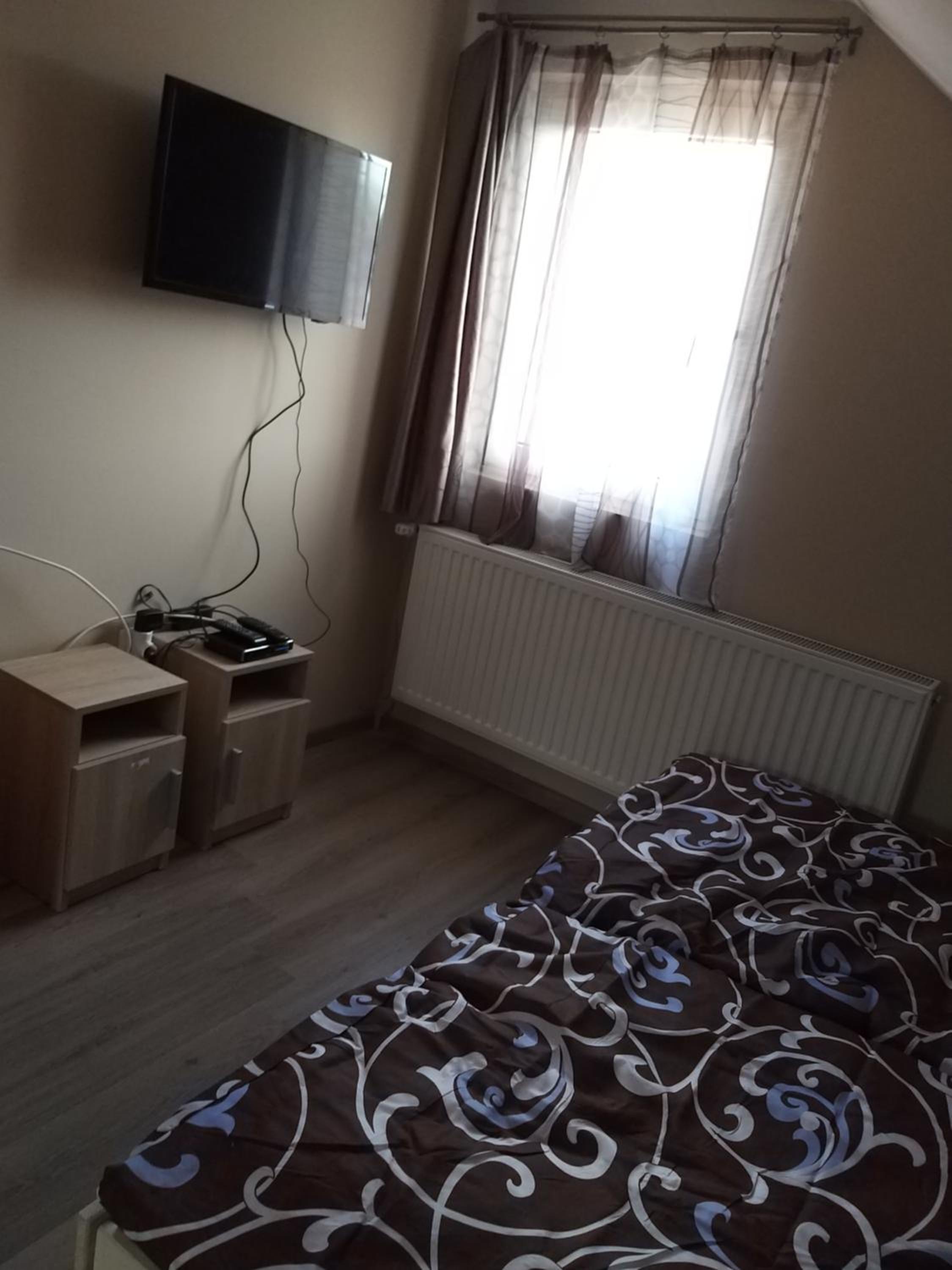 Two-Bedroom House - Photo 4