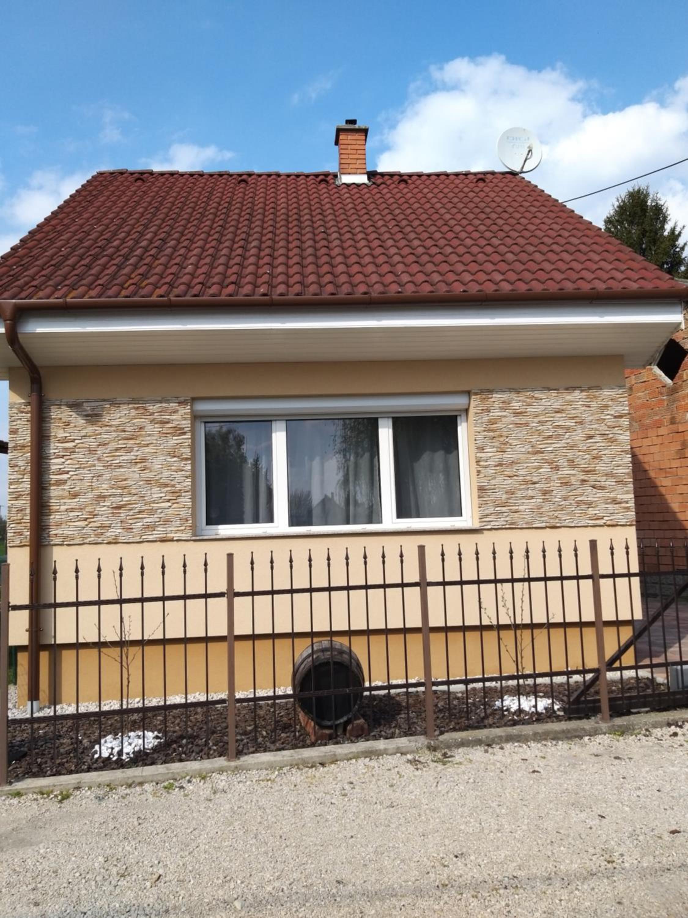 Two-Bedroom House - Photo 33
