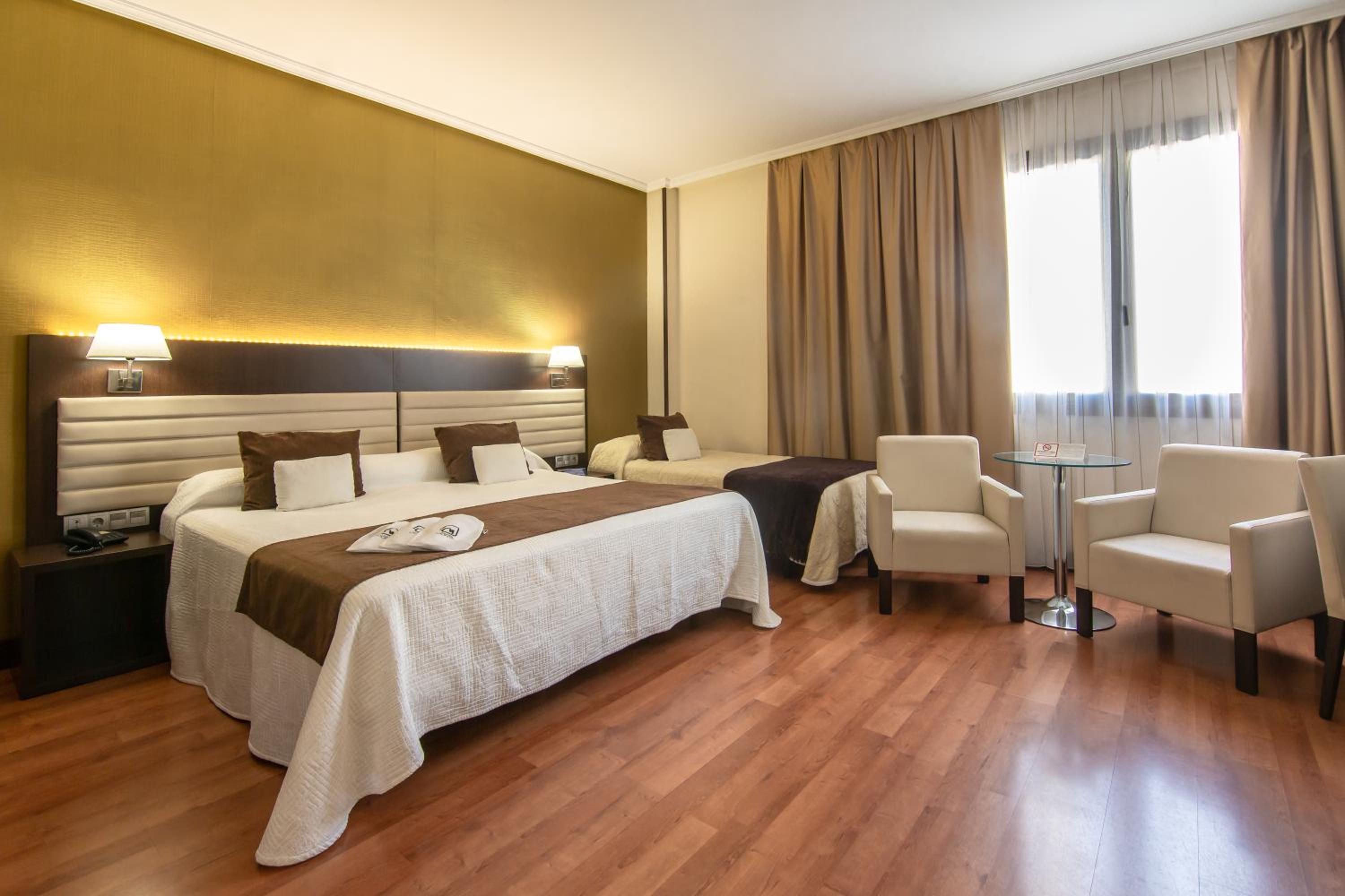 Double or Twin Room - Photo 3