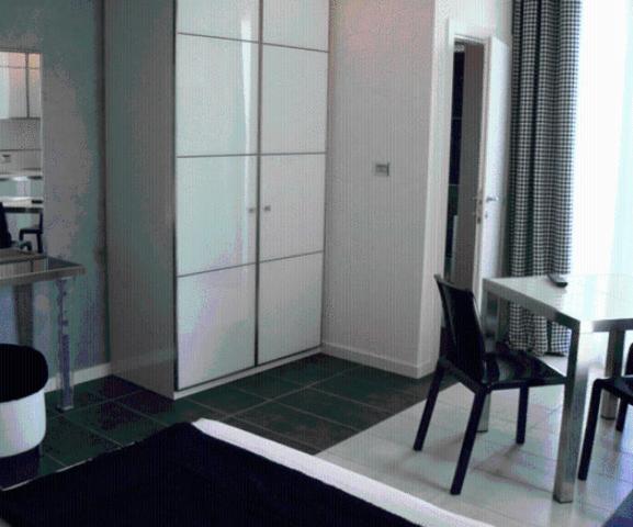 Junior Suite with Balcony (2 Adults) - Photo 10