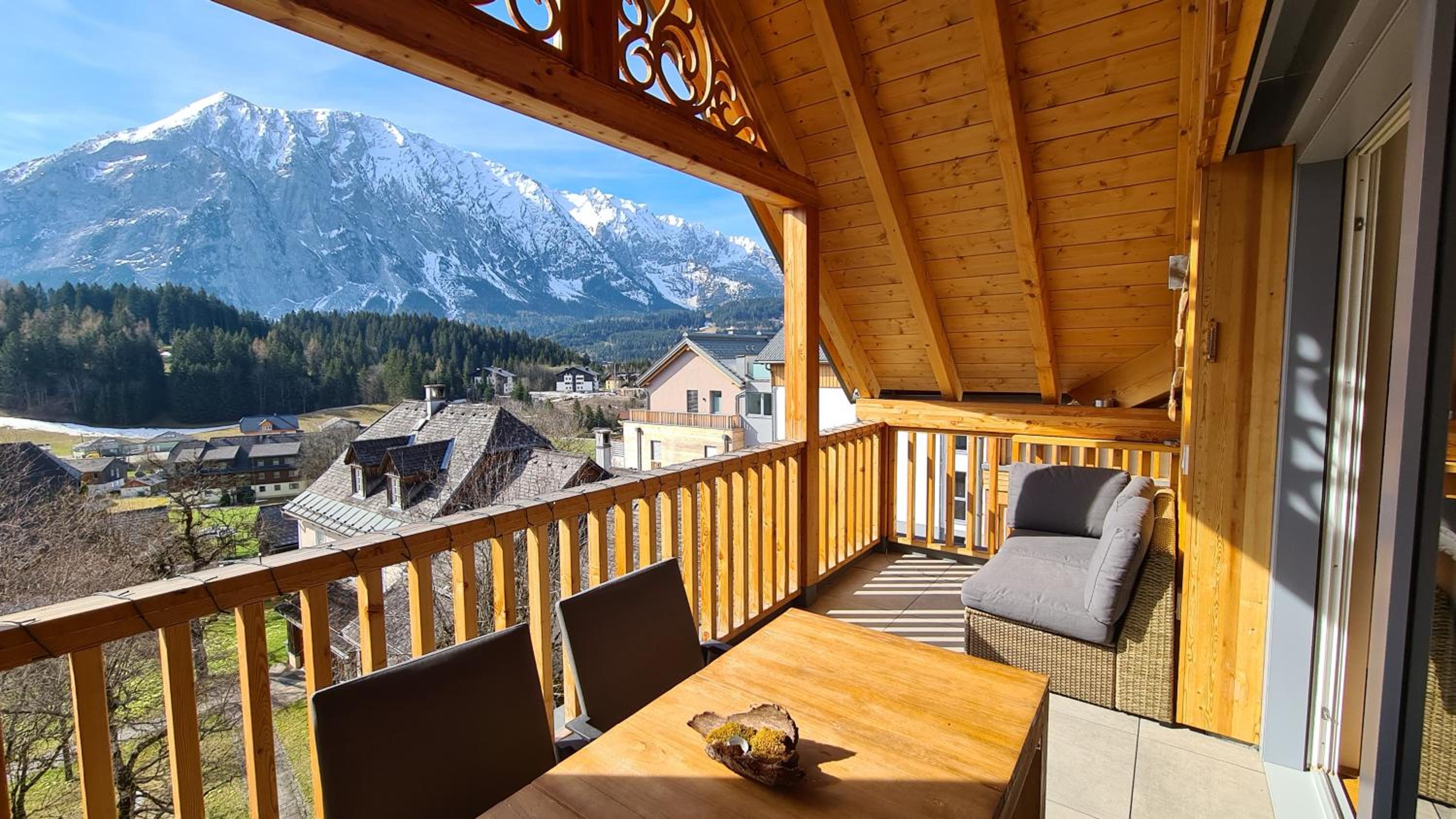Apartment with Mountain View photo 2