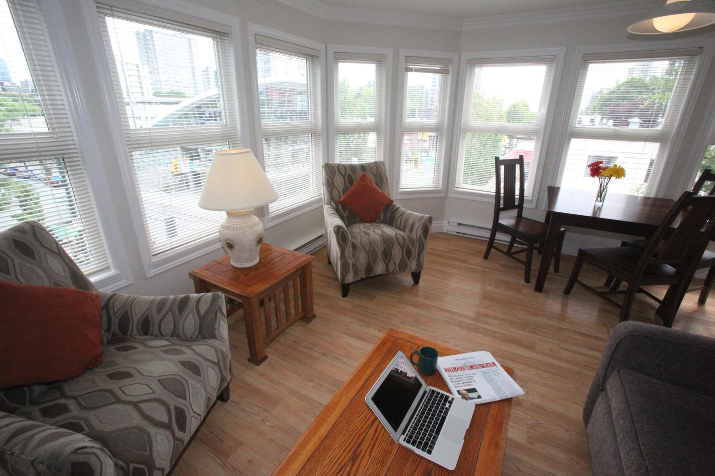 Corner One Bedroom and Den photo 2