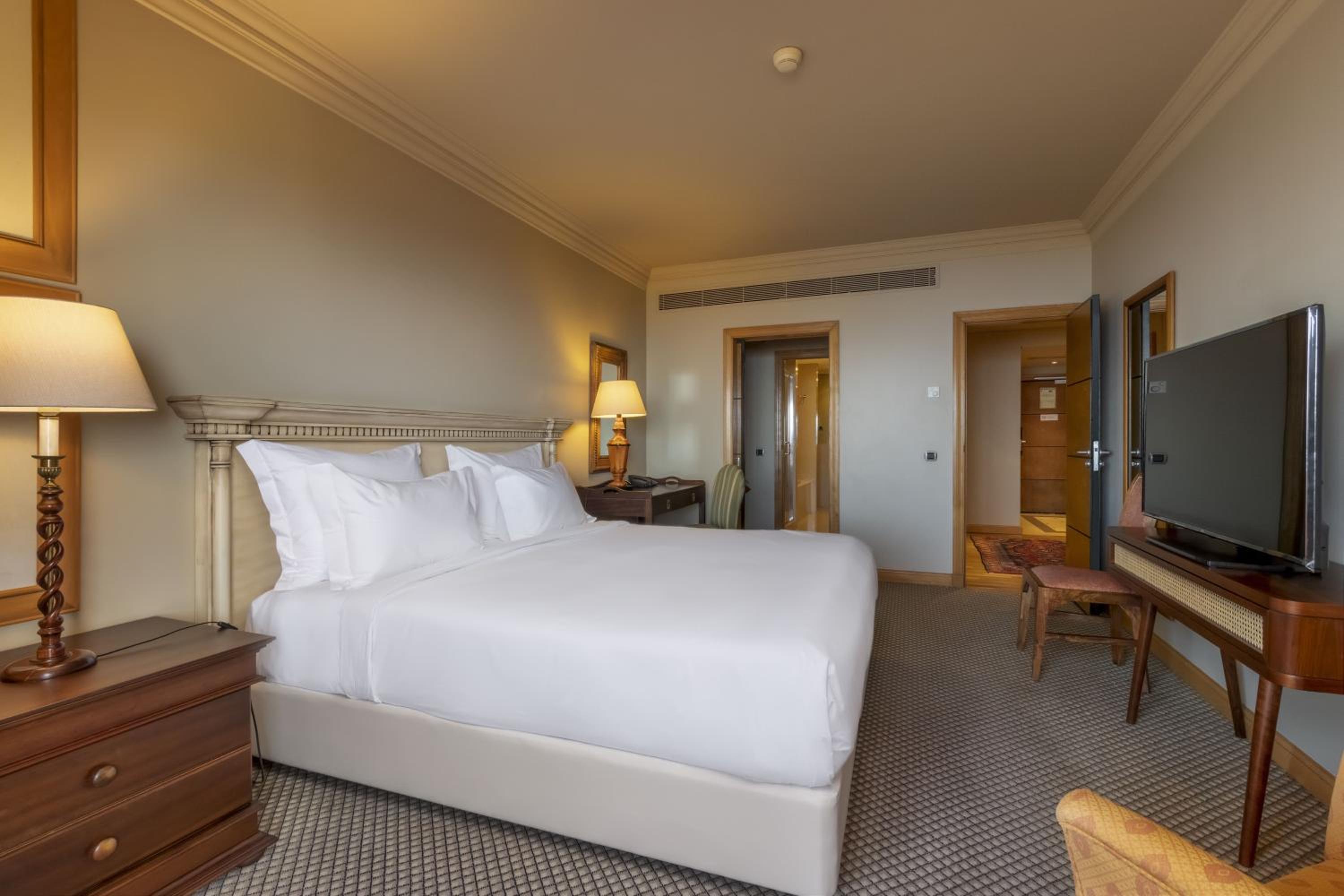 Superior Suite with Sea View - Photo 1