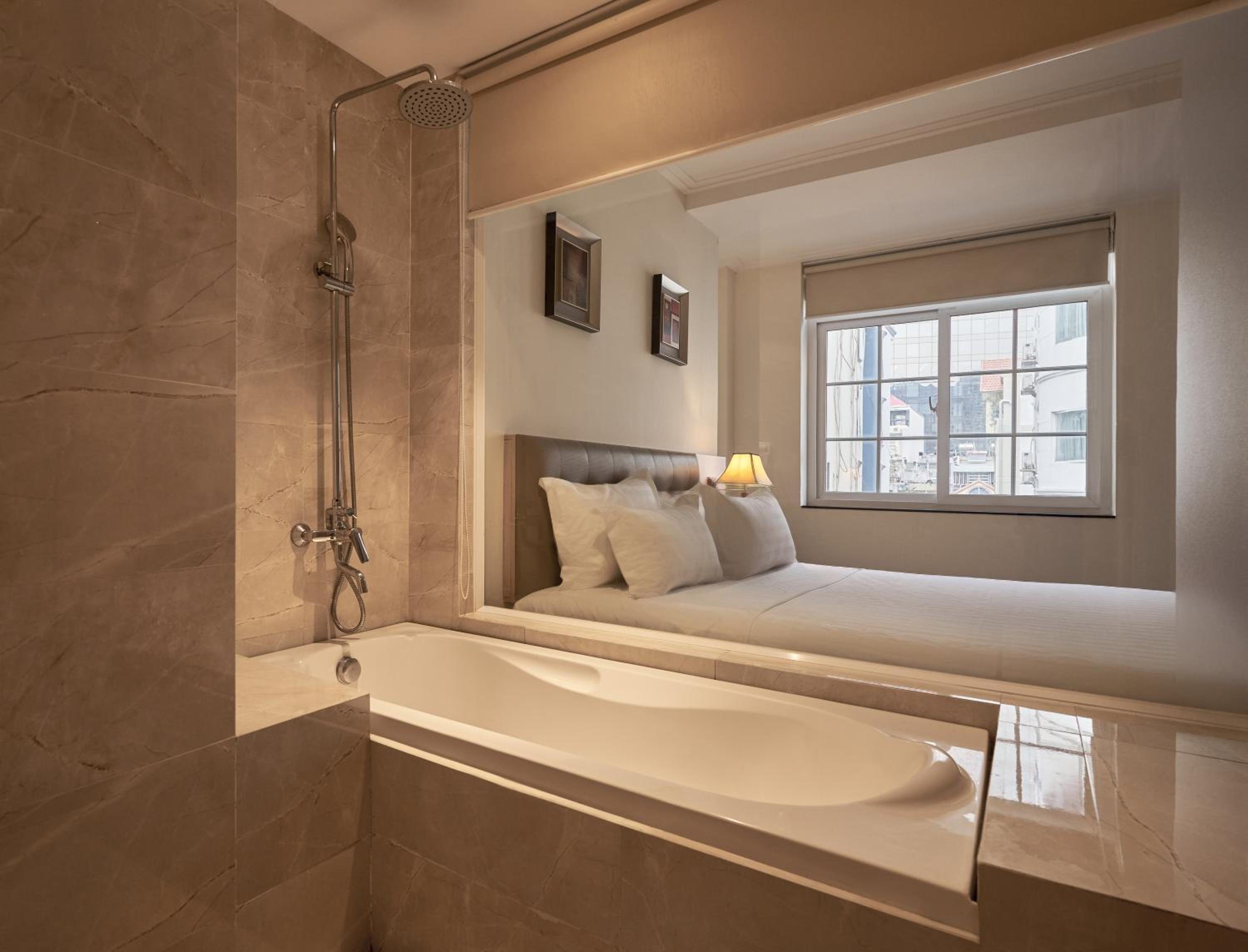 Luxury Double Room with City View photo 2