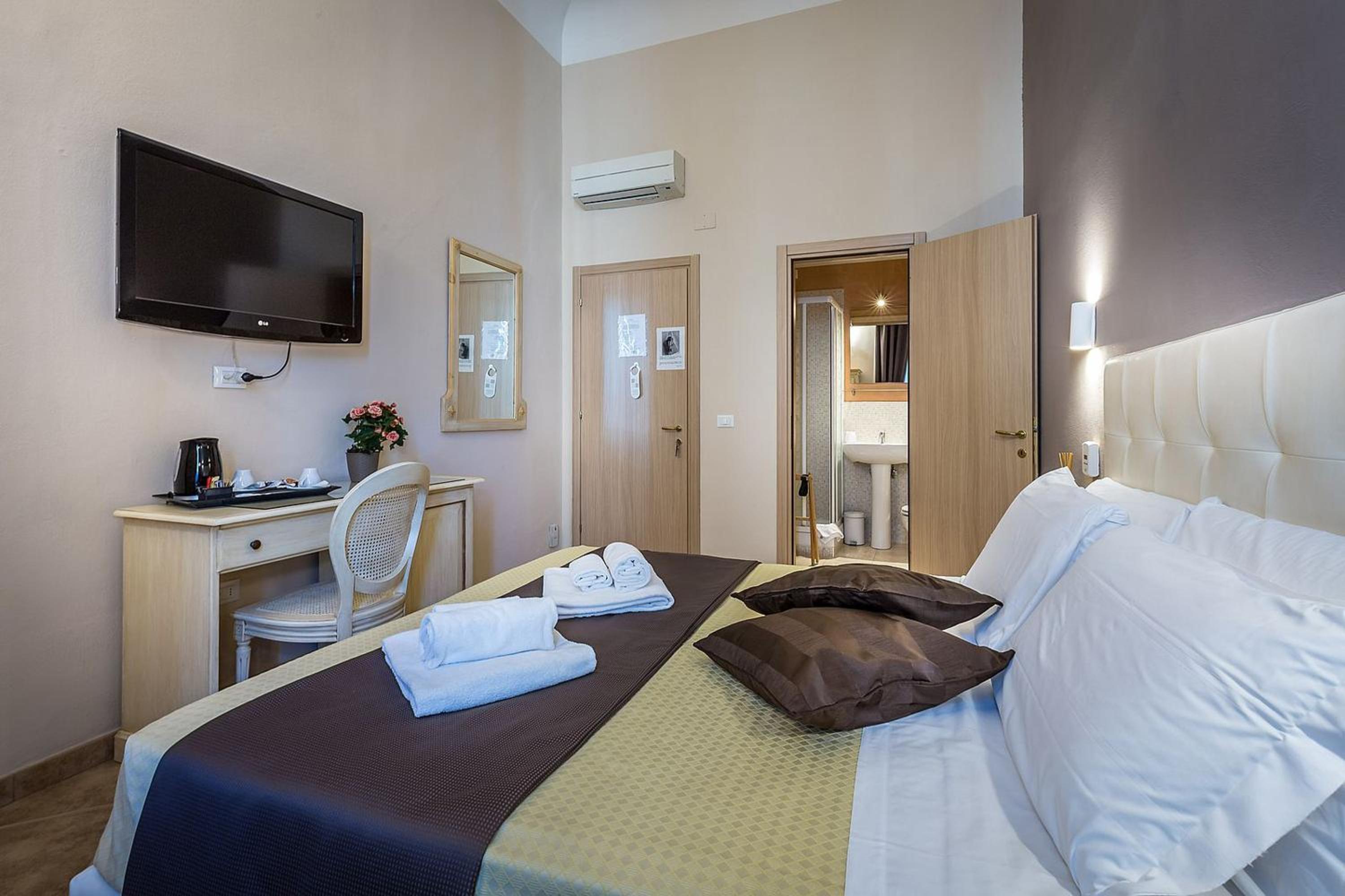 Double or Twin Room photo 2