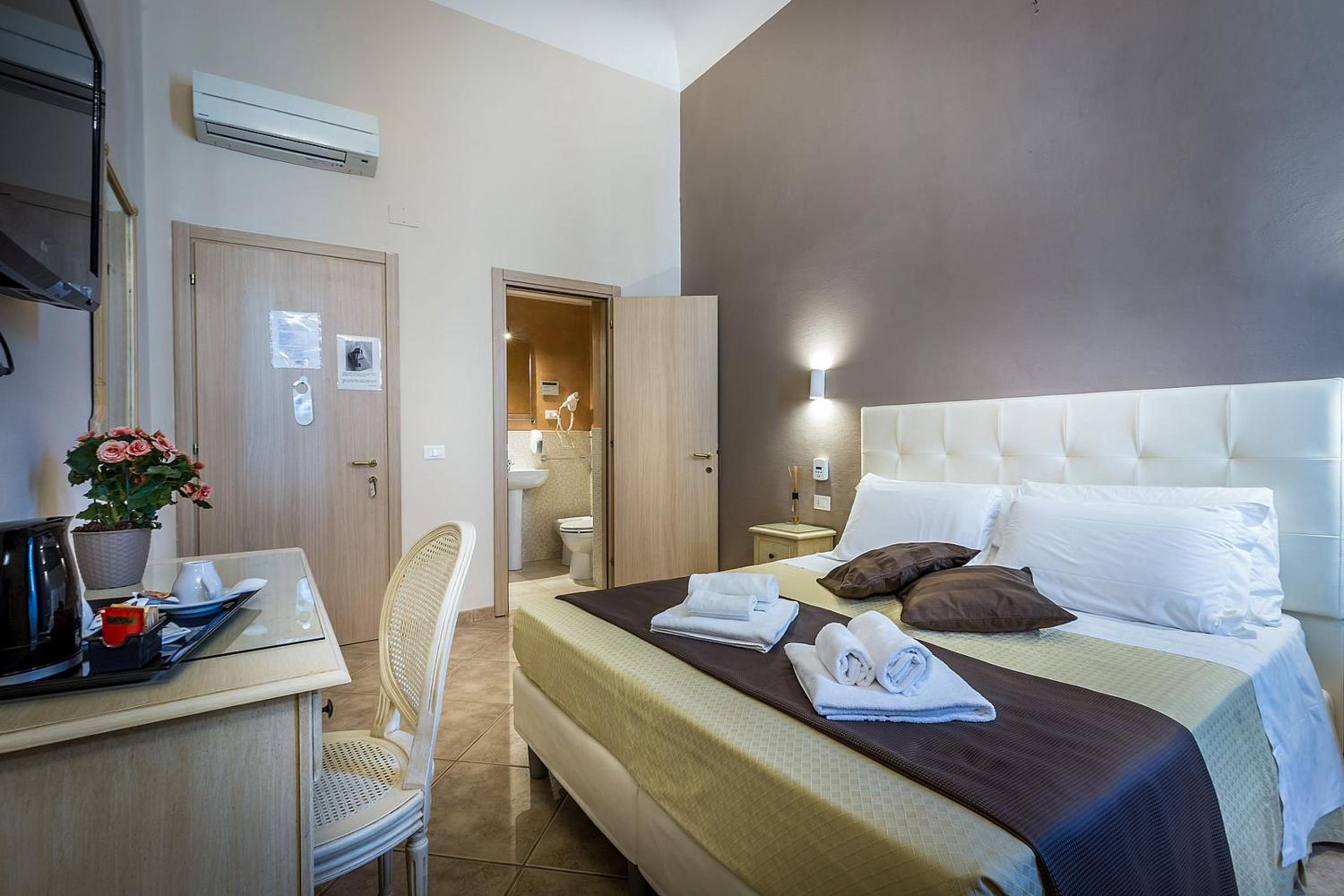 Double or Twin Room photo 3