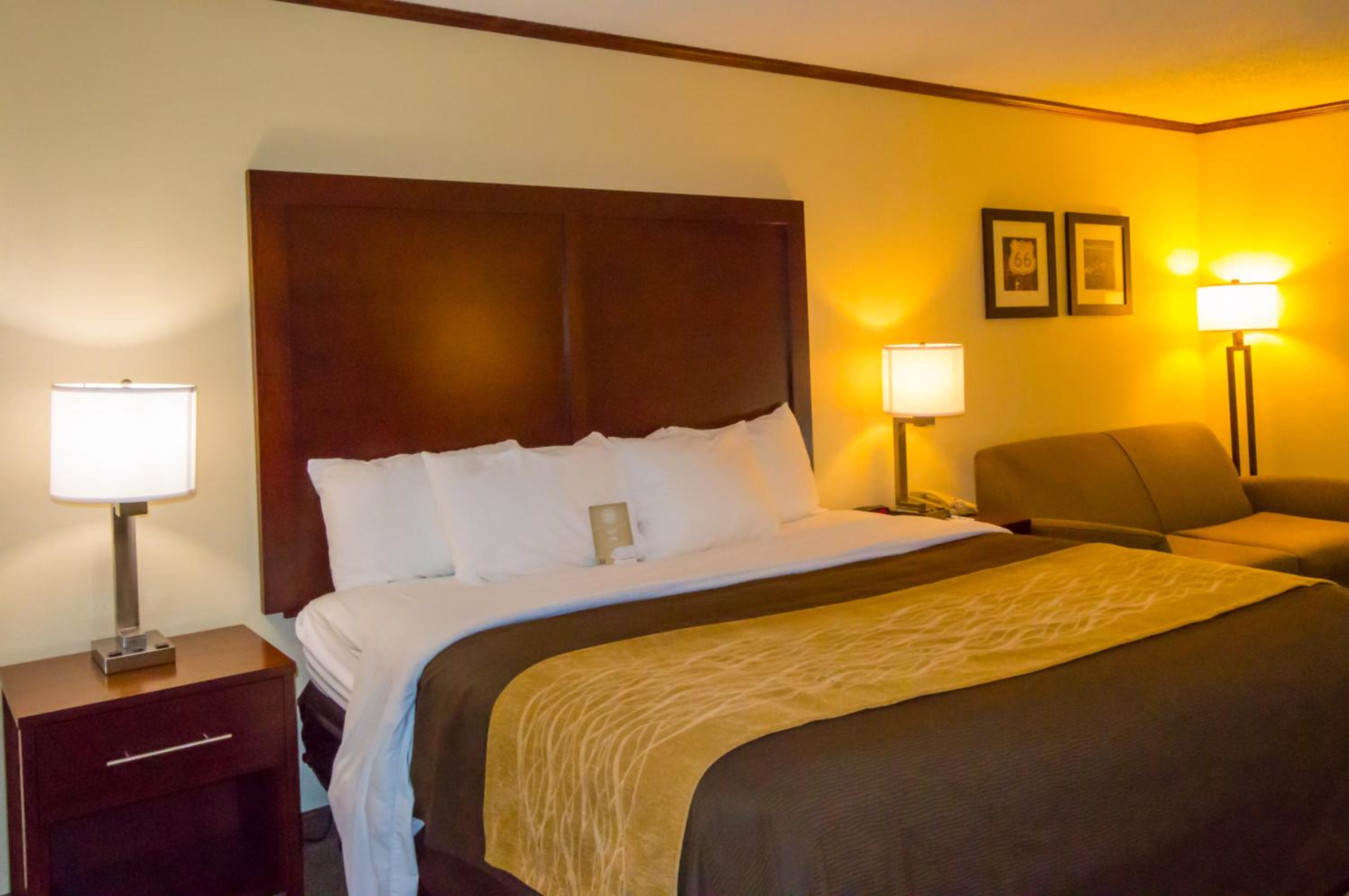 King Suite - Non-Smoking - Photo 1