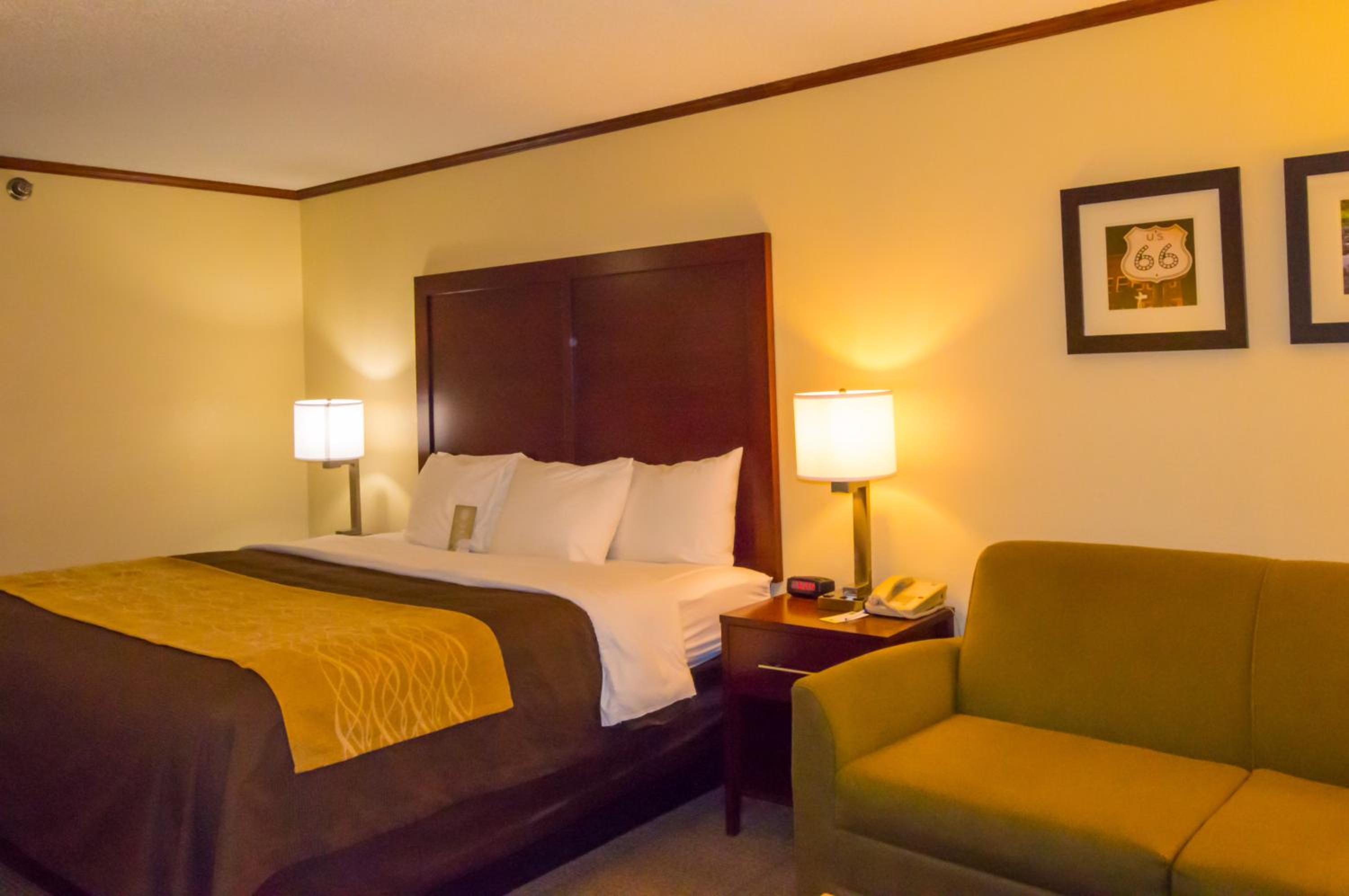 King Suite - Non-Smoking - Photo 6