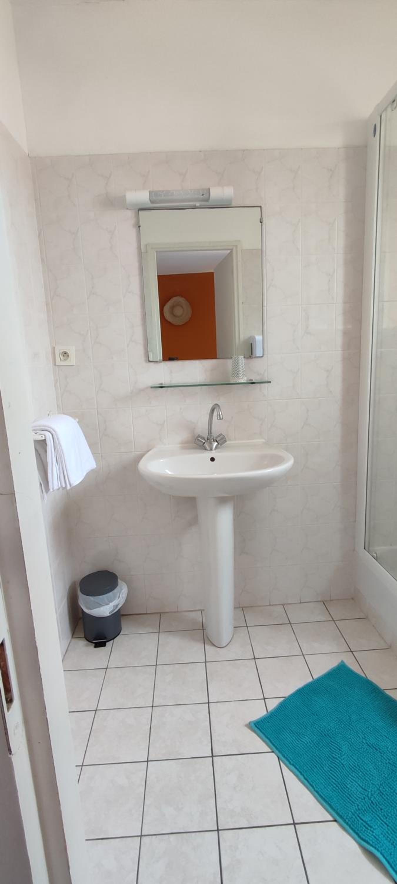 Quadruple Room with Shower and Toilet photo 2