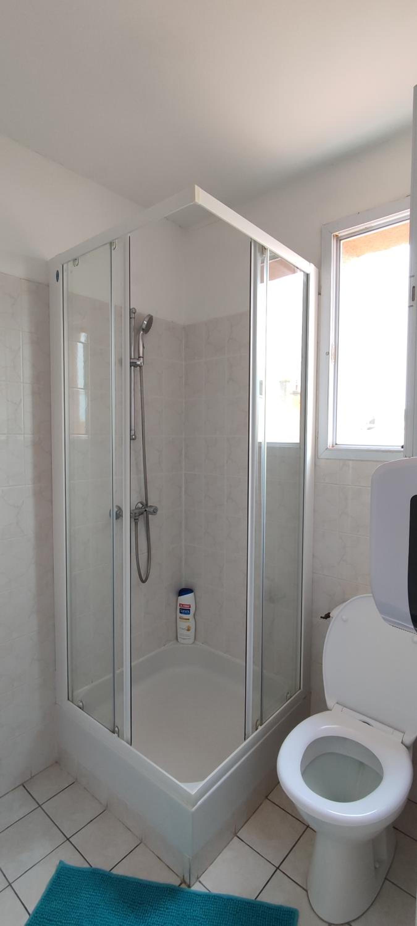 Quadruple Room with Shower and Toilet photo 3