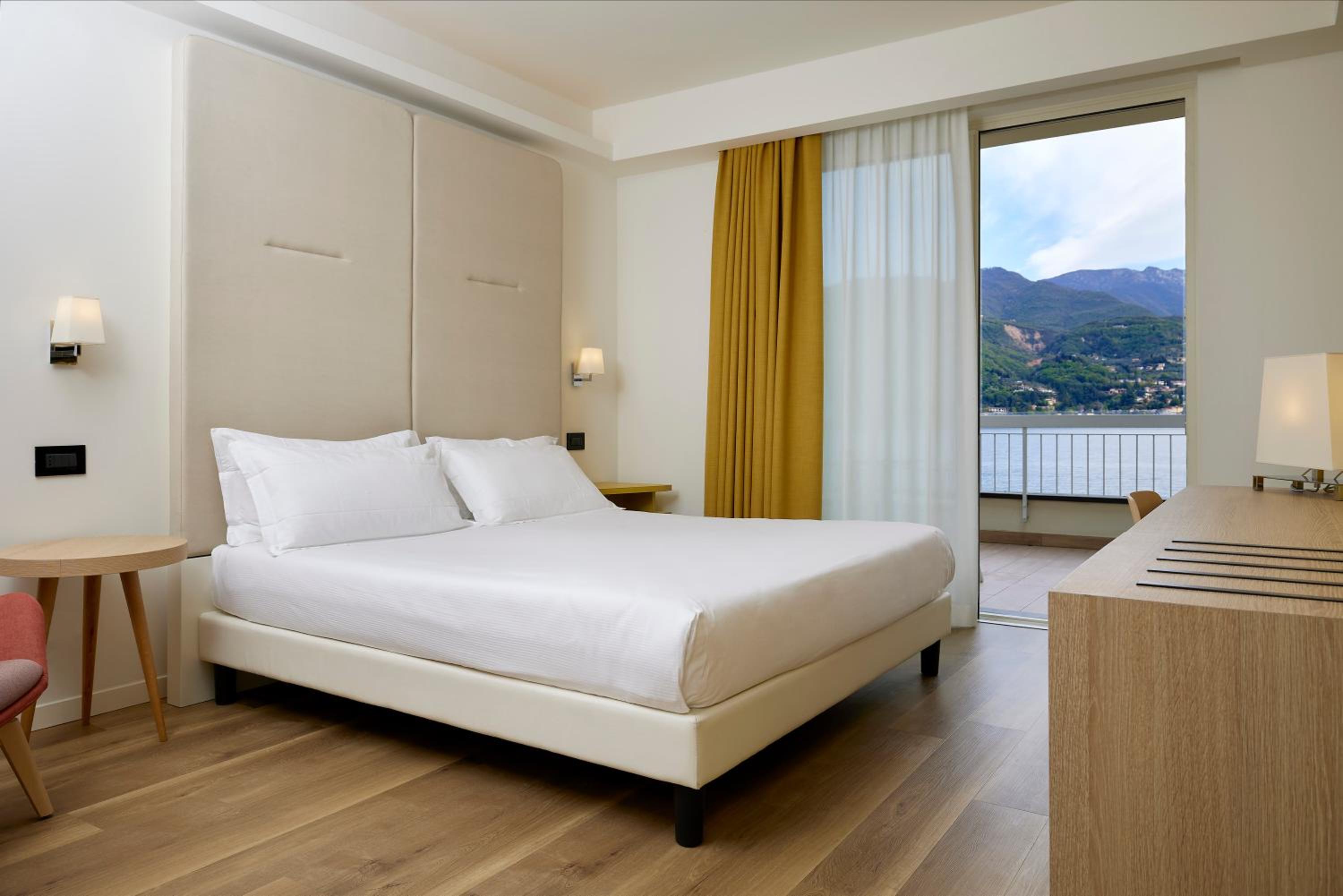 Deluxe Double or Twin Room with Lake View