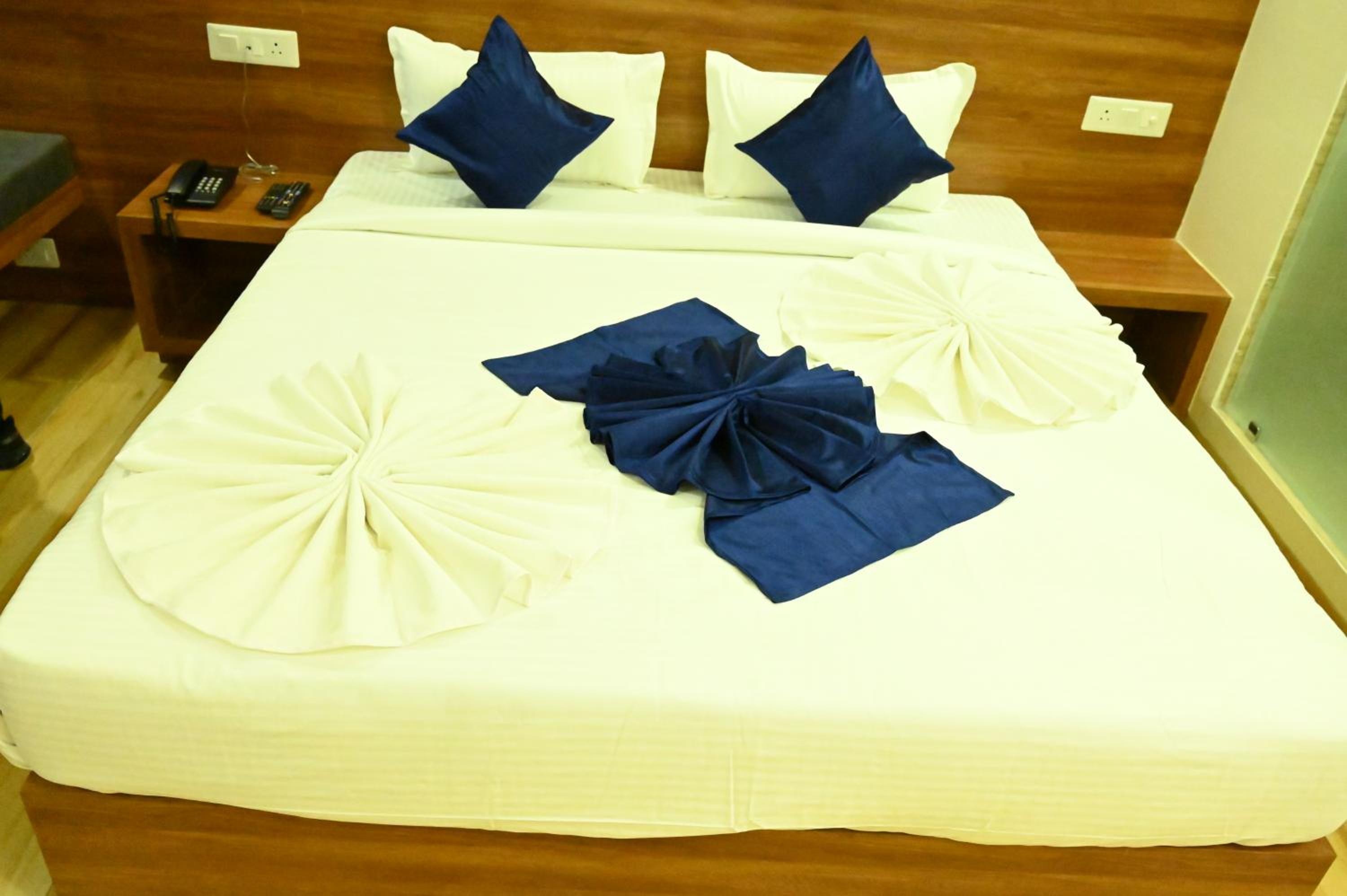 Standard Double or Twin Room - Photo 6