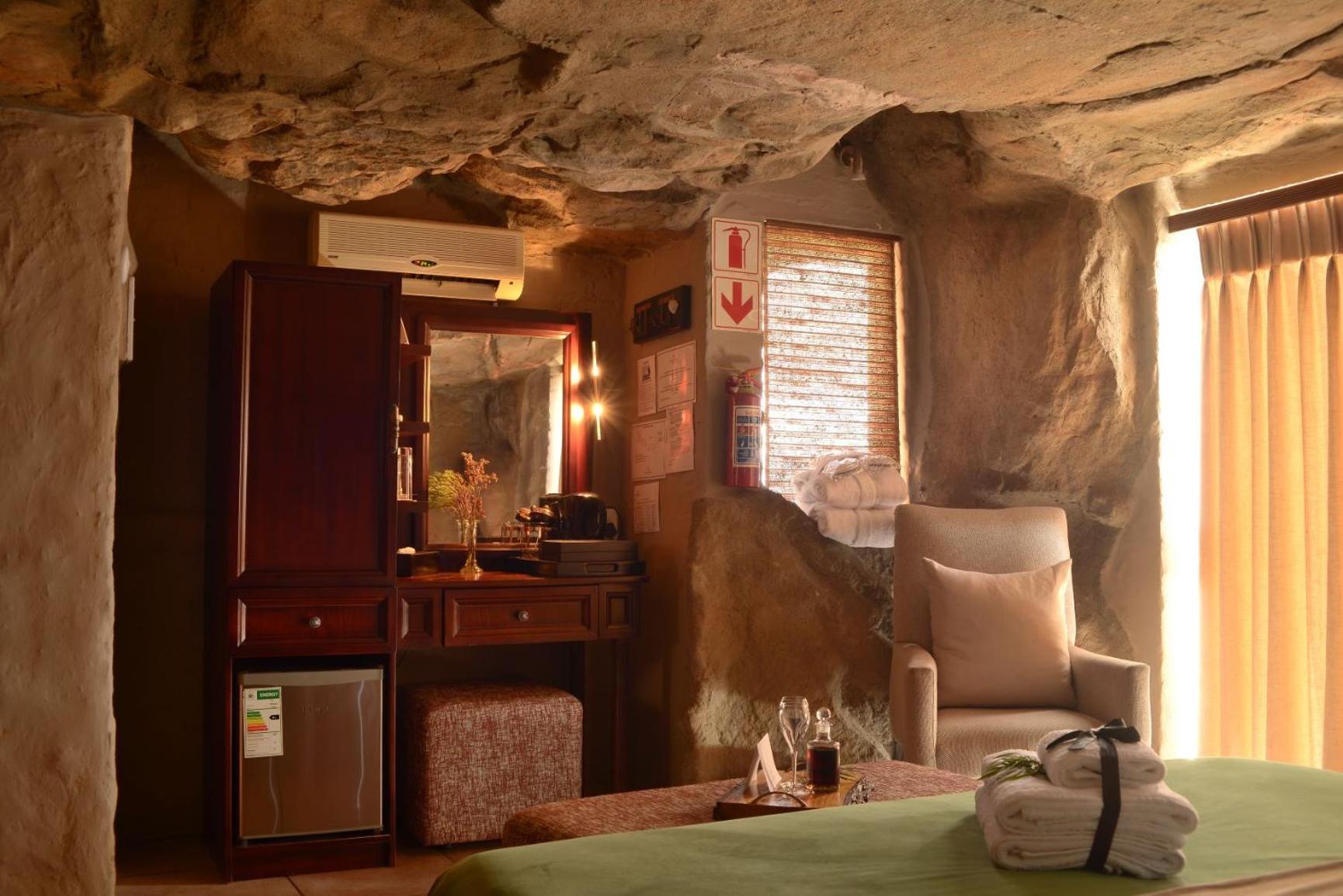 Cave Suite - Photo 7