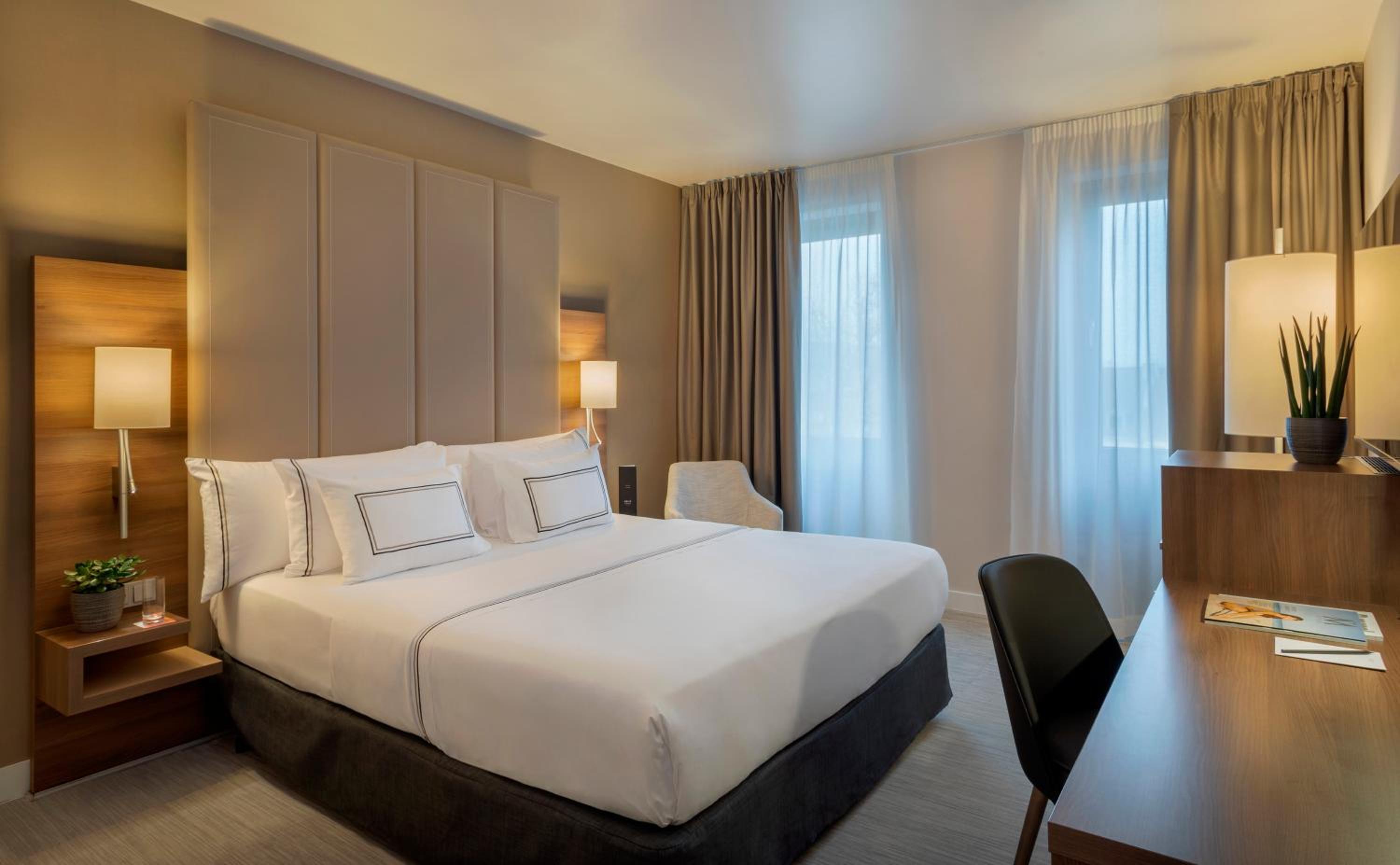 The Level Room with Executive Lounge Access - Photo 17