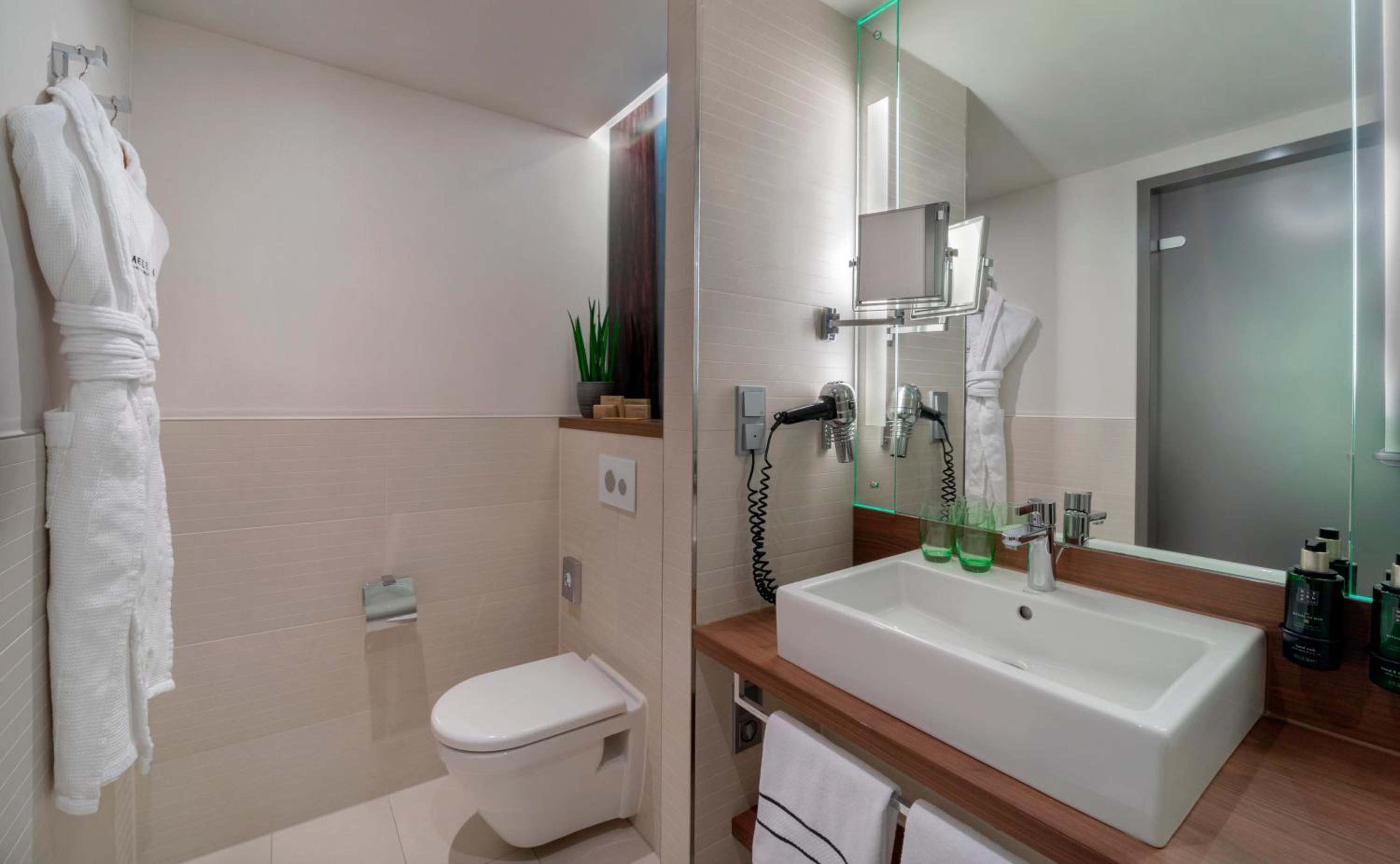 The Level Room with Executive Lounge Access - Photo 9
