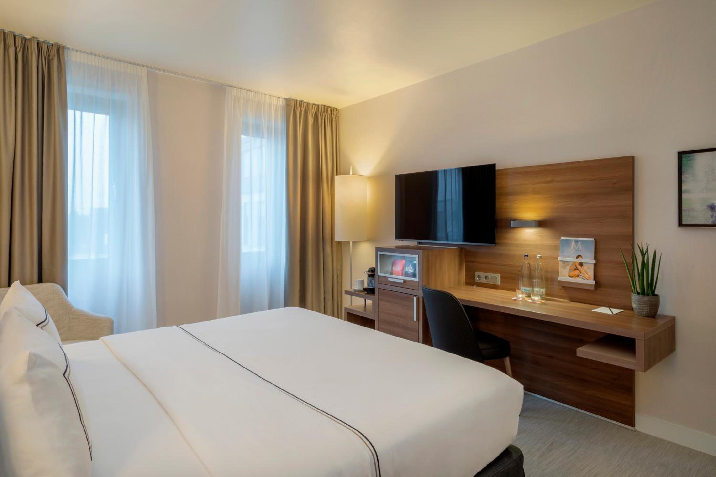 The Level Room with Executive Lounge Access - Photo 12