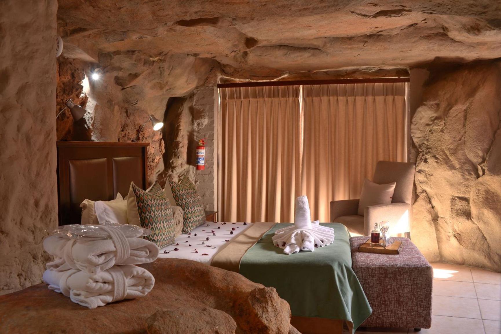 Honeymoon Cave - Photo 6