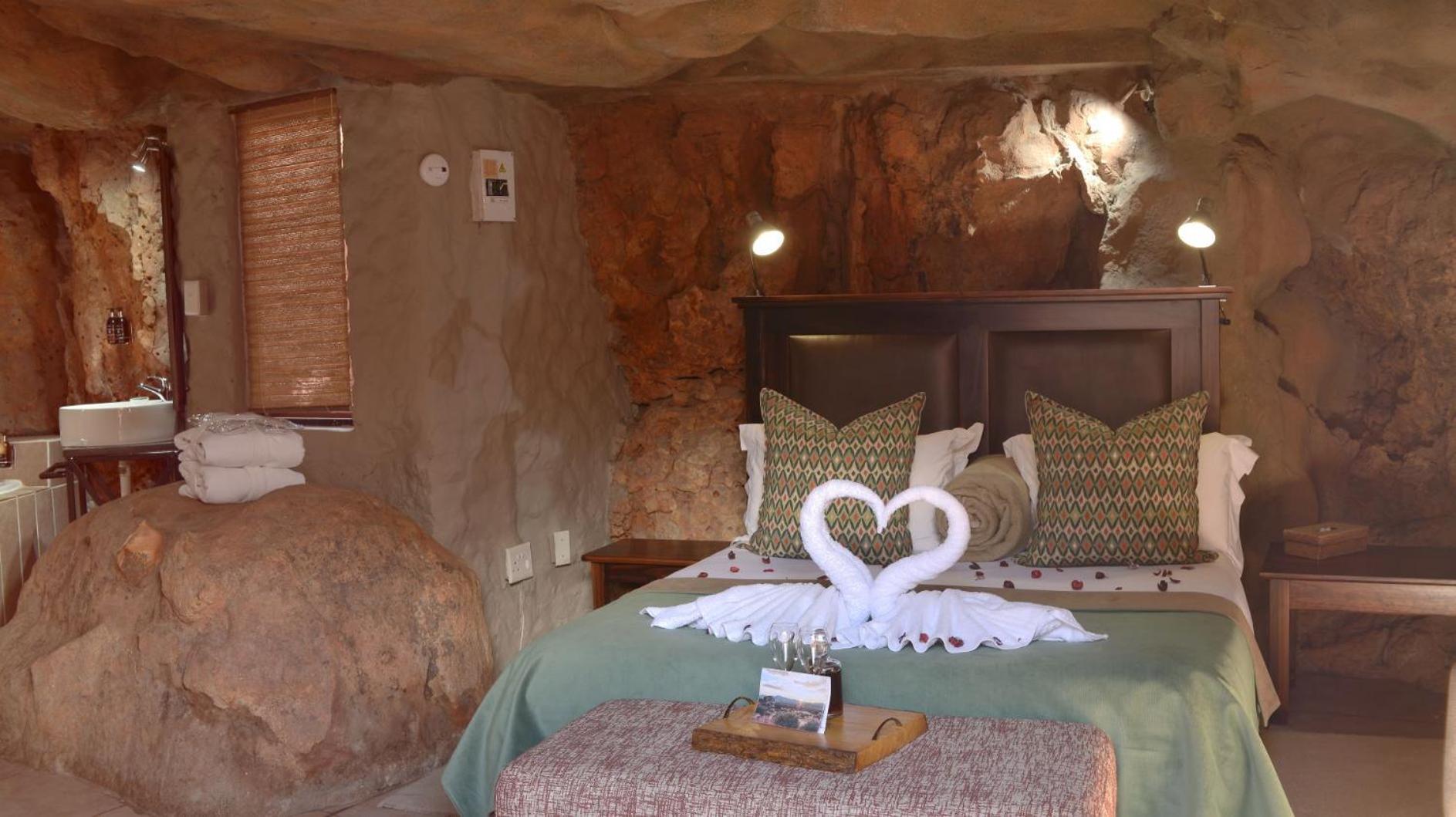 Honeymoon Cave - Photo 2
