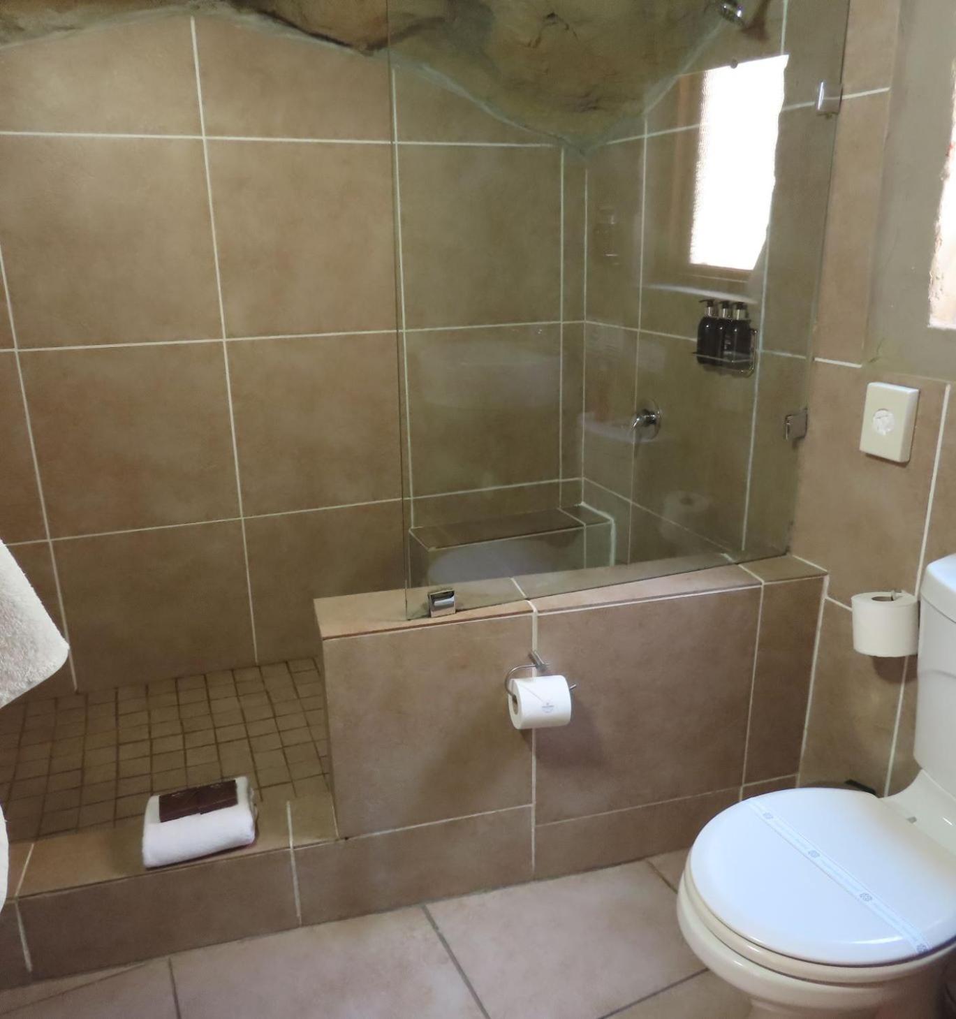 Cave Suite - Photo 14