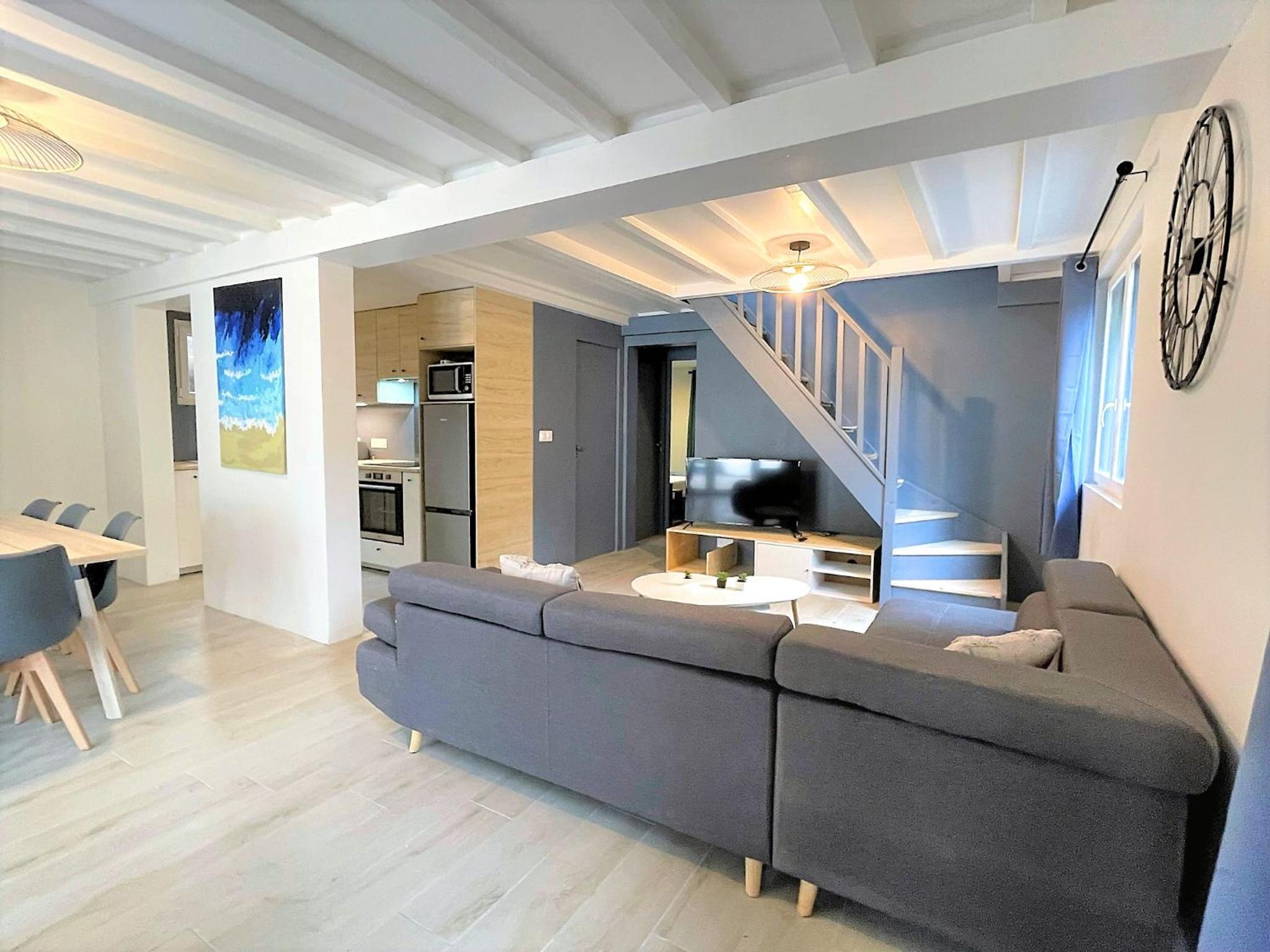 Four-Bedroom House photo 3