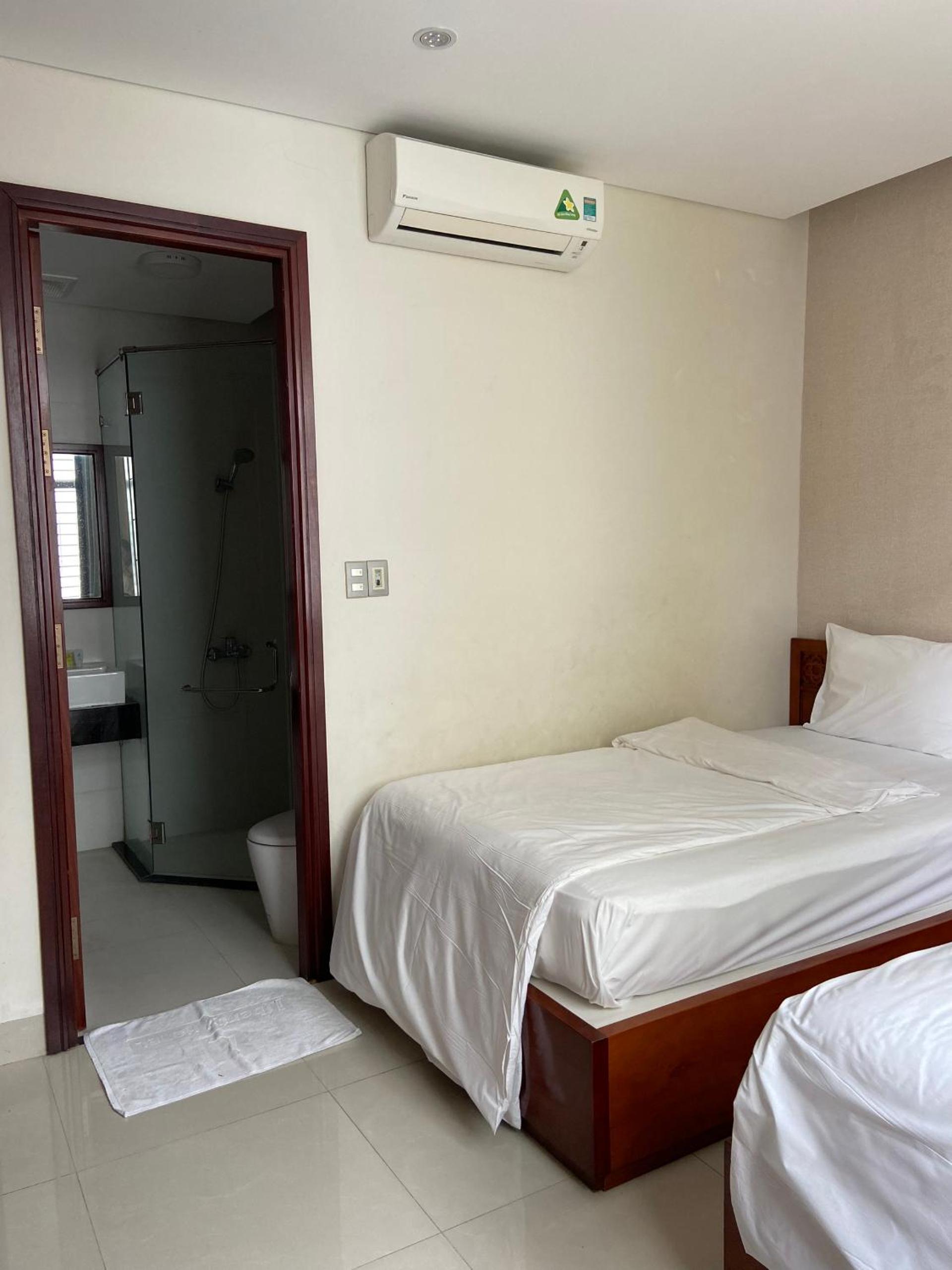 Twin Room - Photo 2