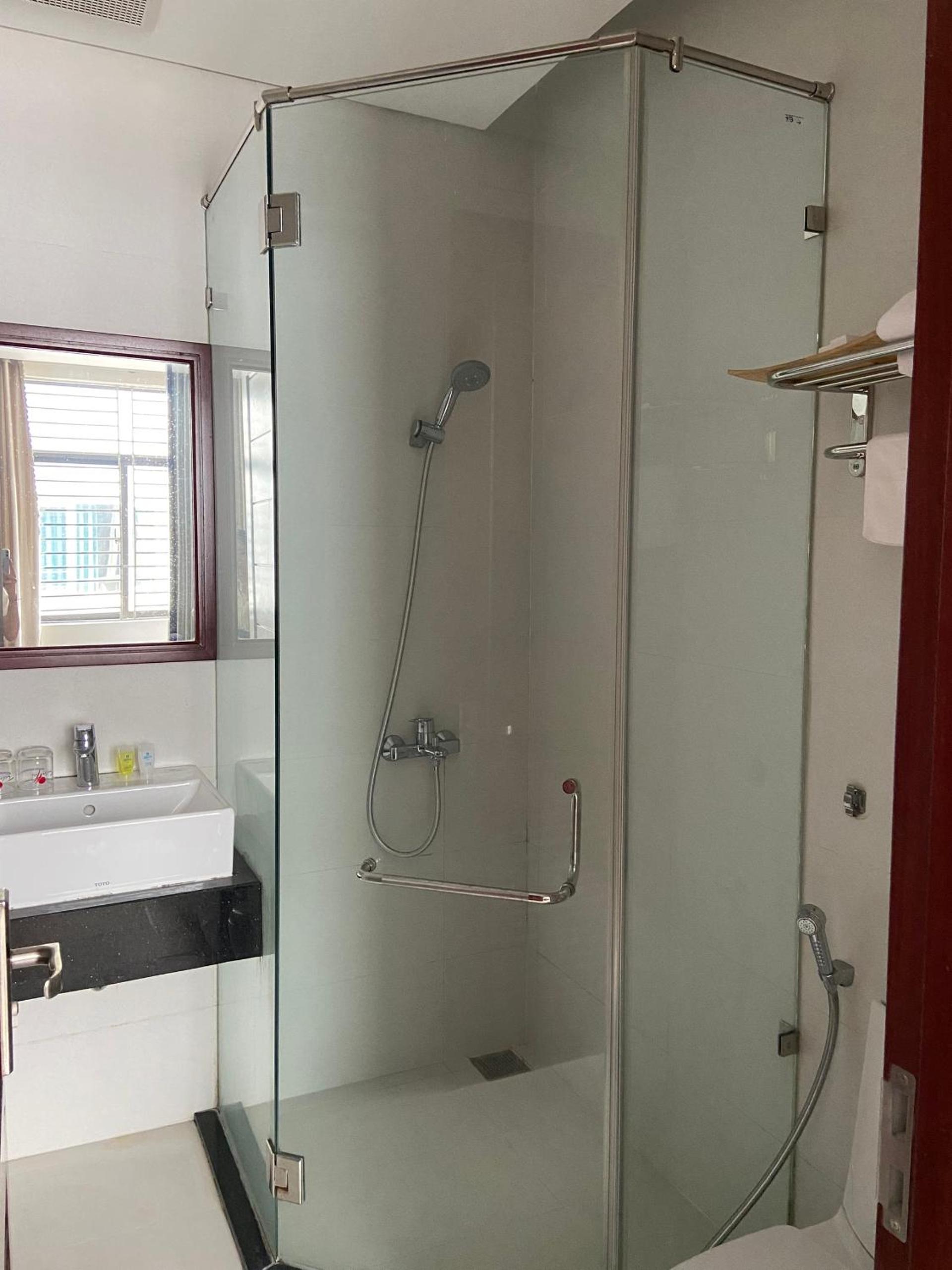 Twin Room - Photo 3