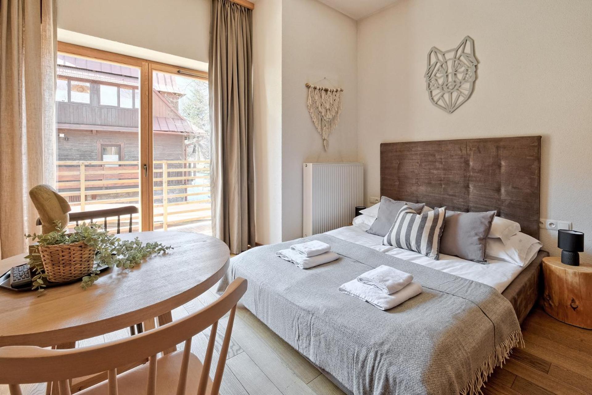 Apartment (2 Adults)