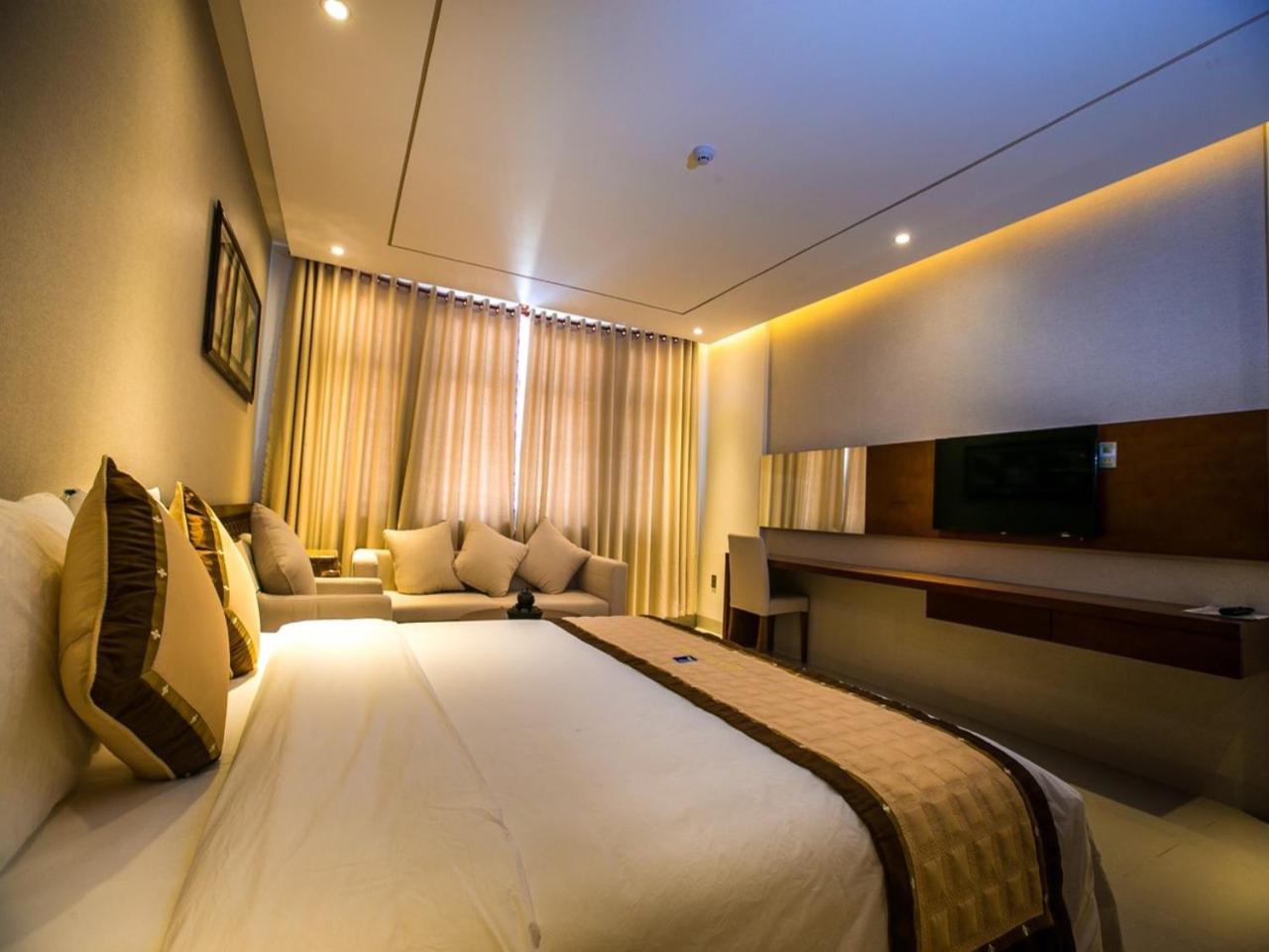 Deluxe King Room - Photo 6
