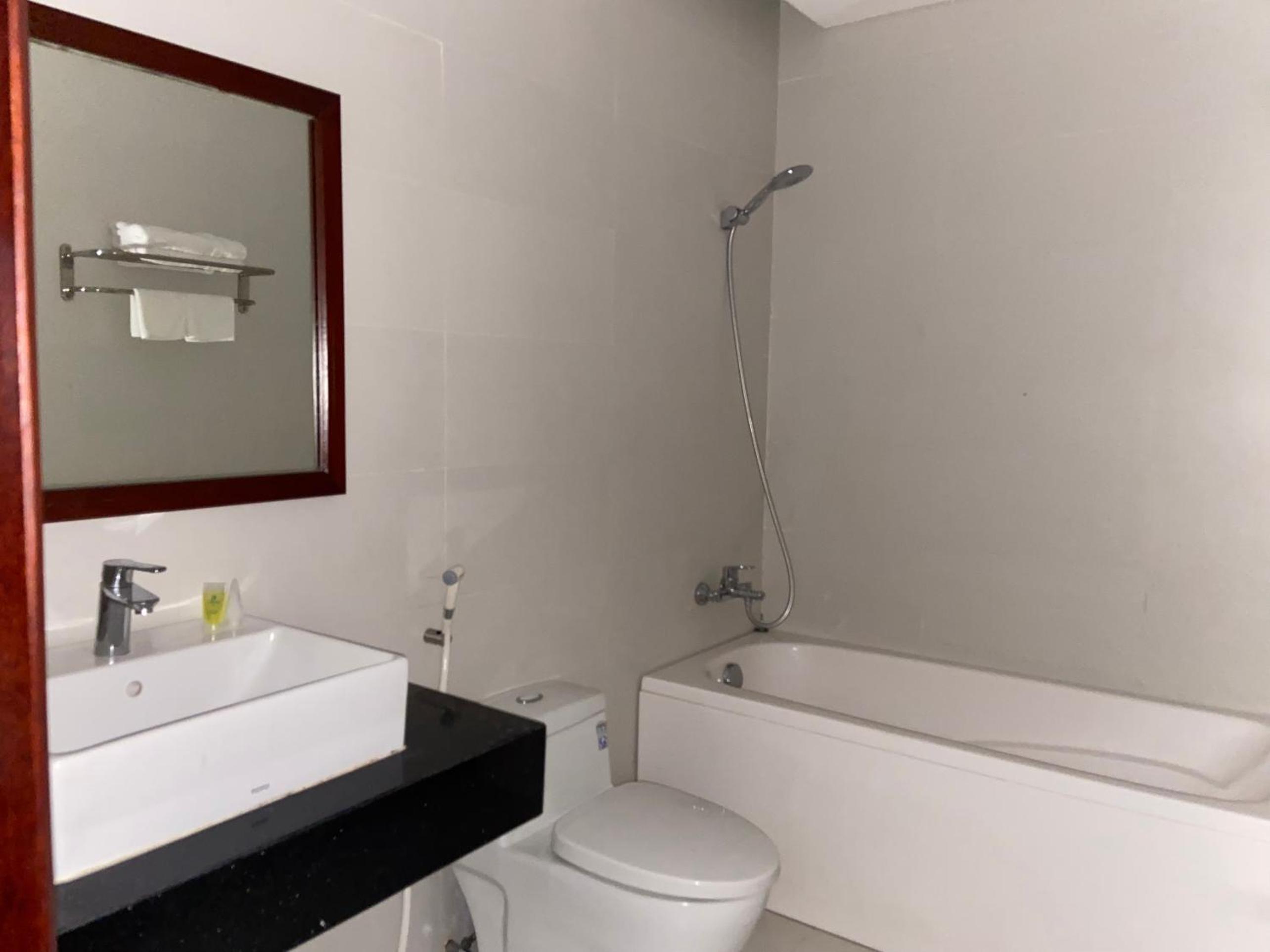 Deluxe King Room - Photo 4