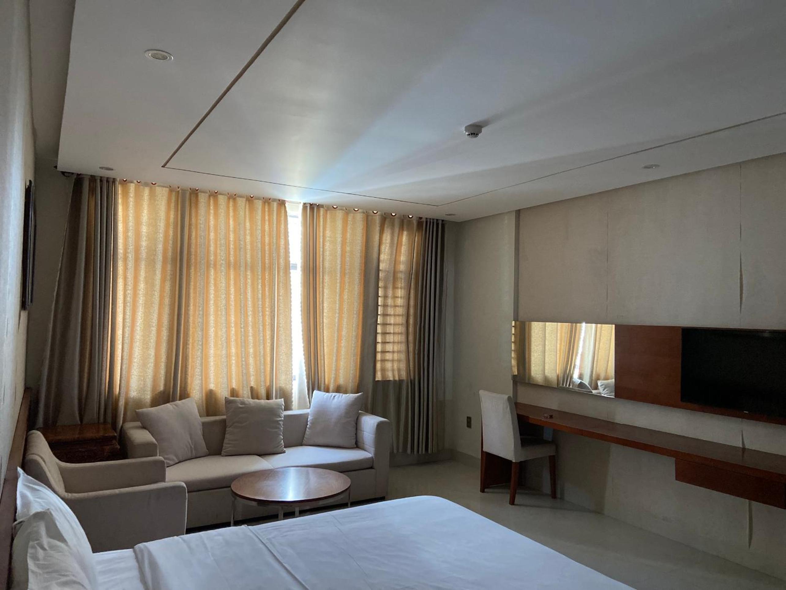 Deluxe King Room - Photo 3