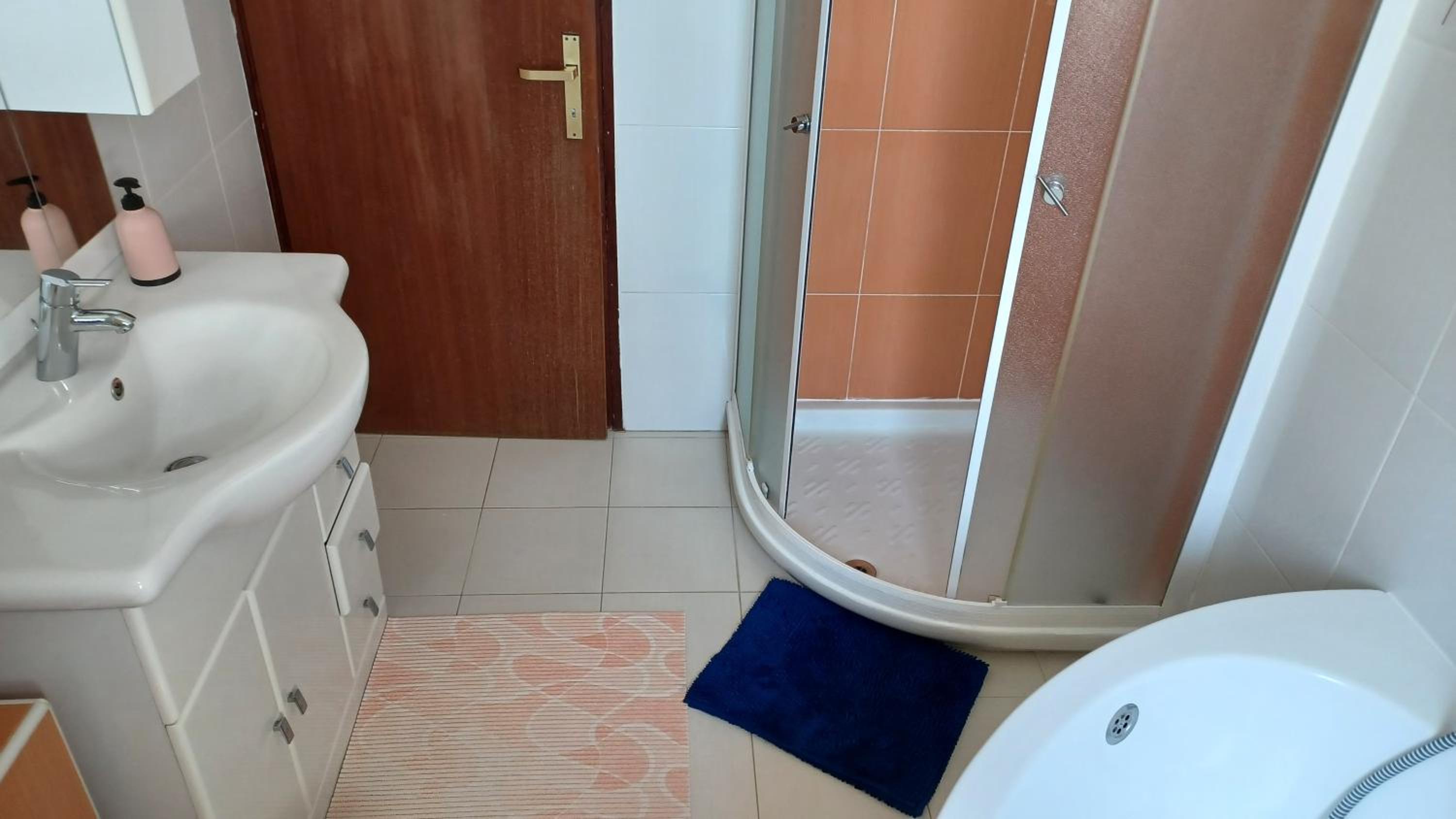 Two-Bedroom Apartment - Photo 2