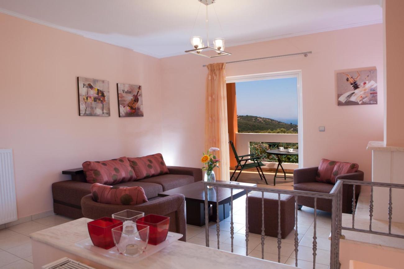 Three-Bedroom Villa photo 1