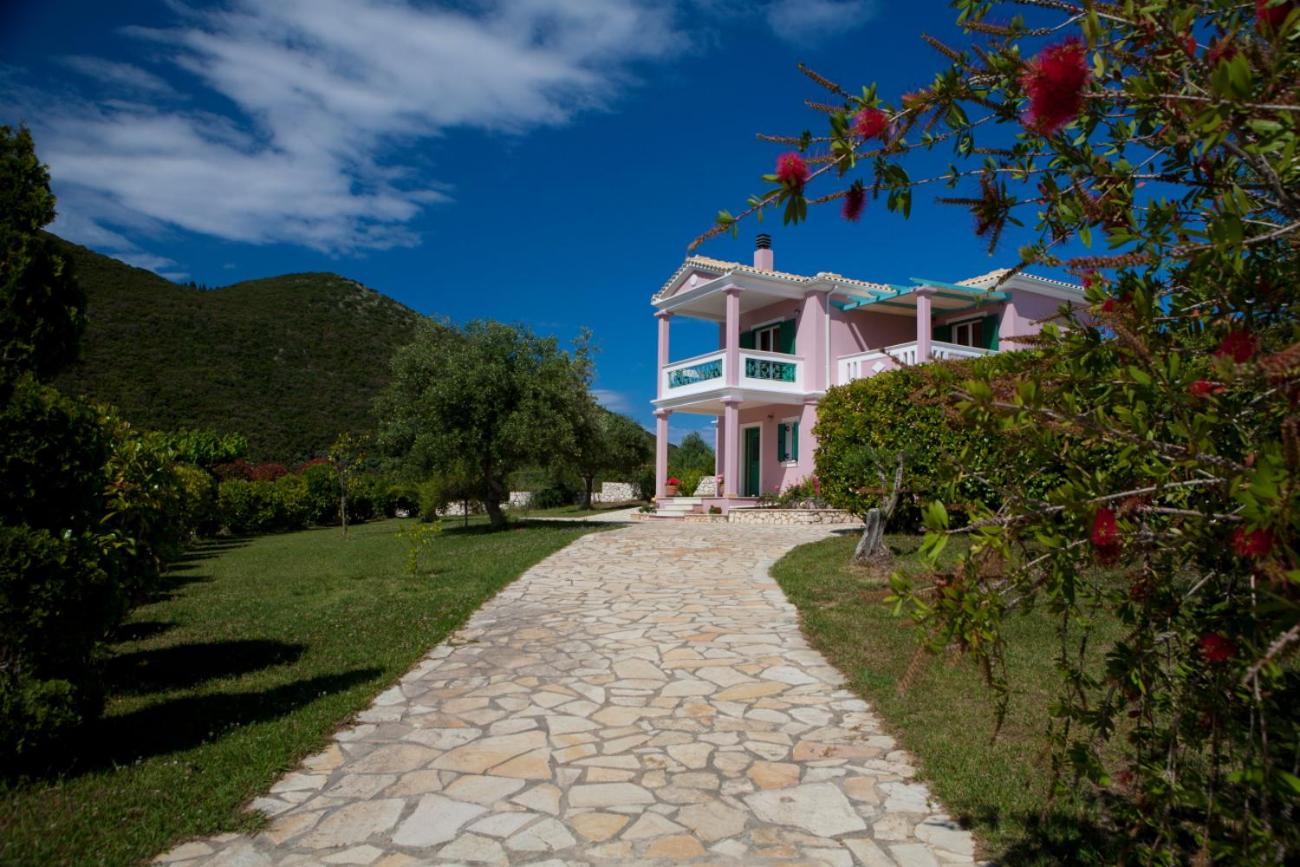 Three-Bedroom Villa photo 3