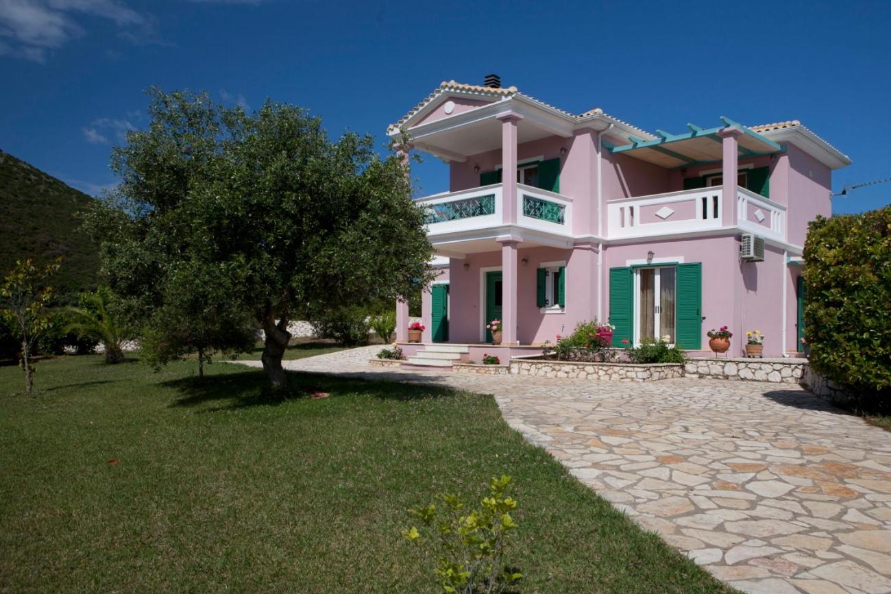 Three-Bedroom Villa photo 3