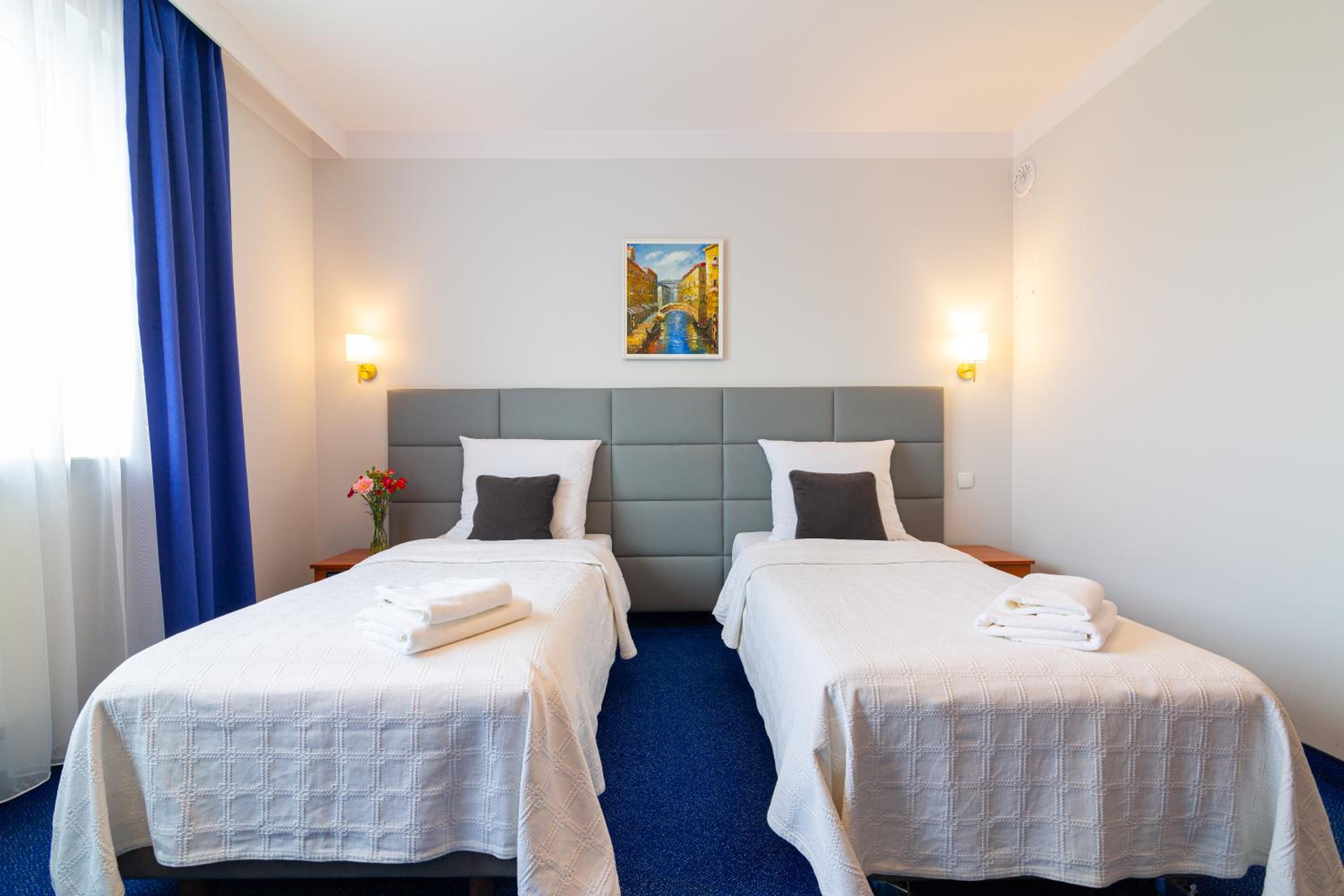 Double or Twin Room - Photo 5