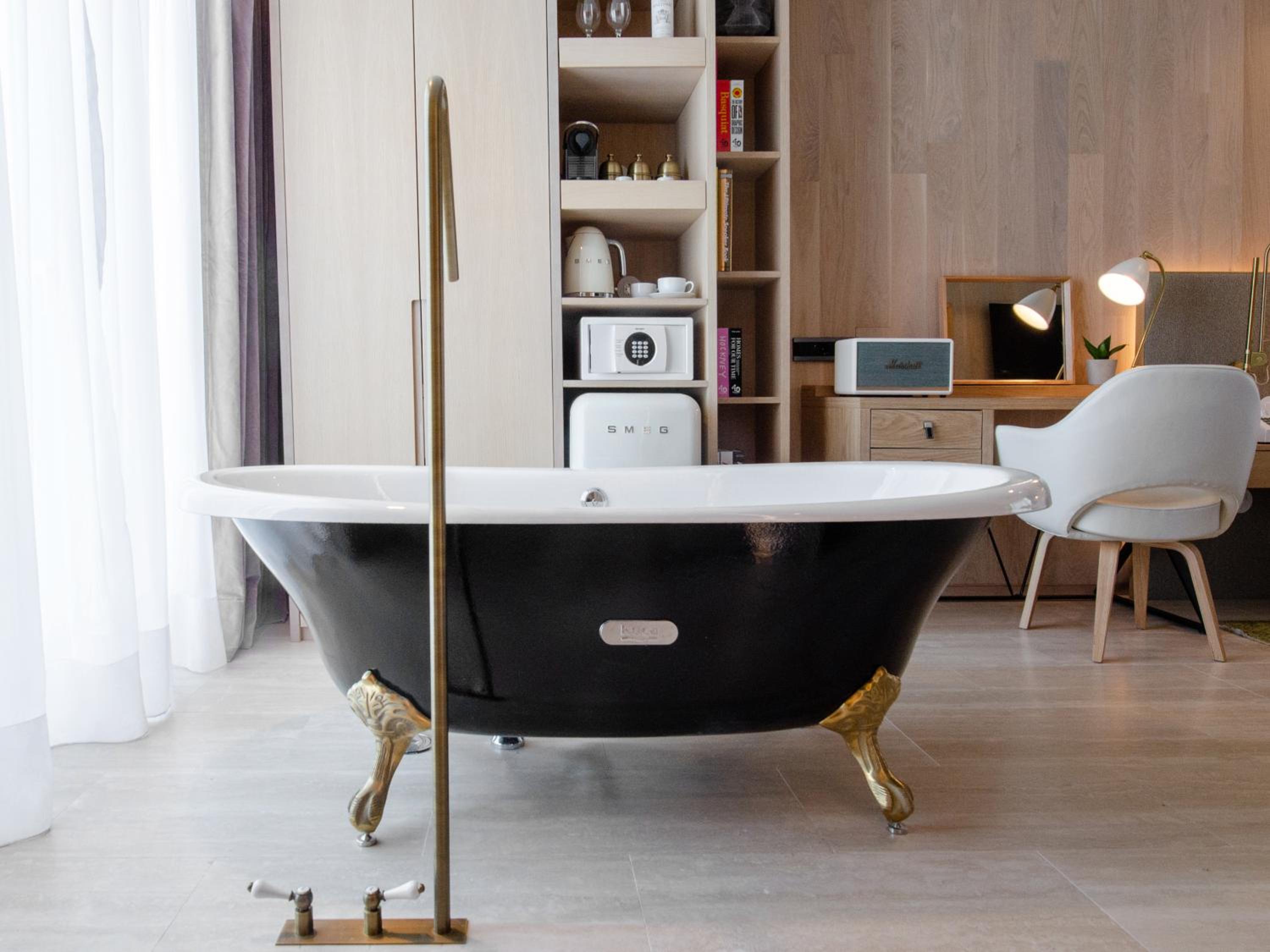 Contemporary Junior Suite - Photo 14