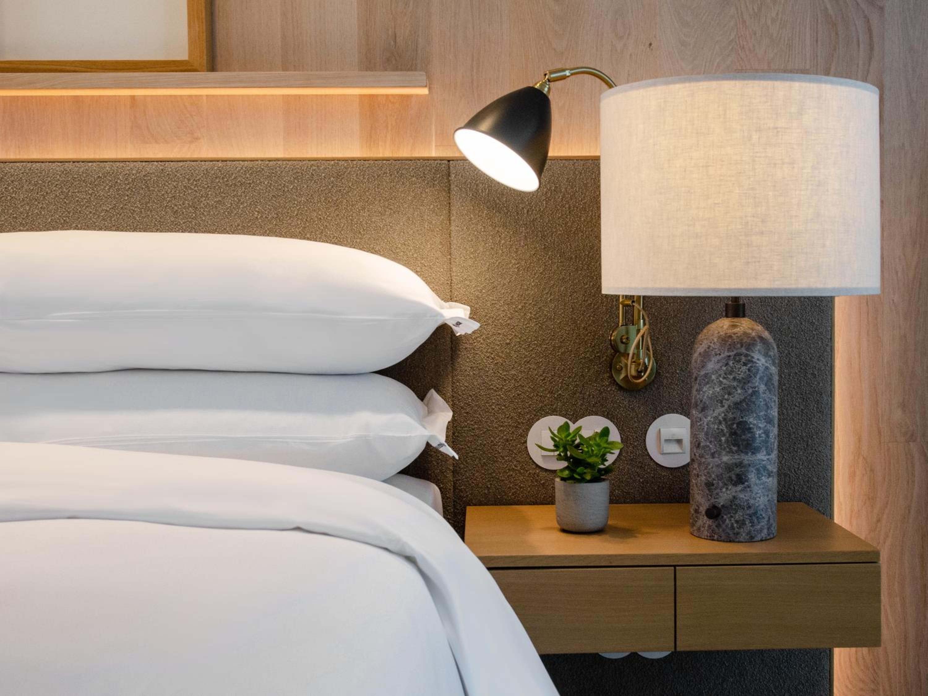 Contemporary Junior Suite - Photo 16