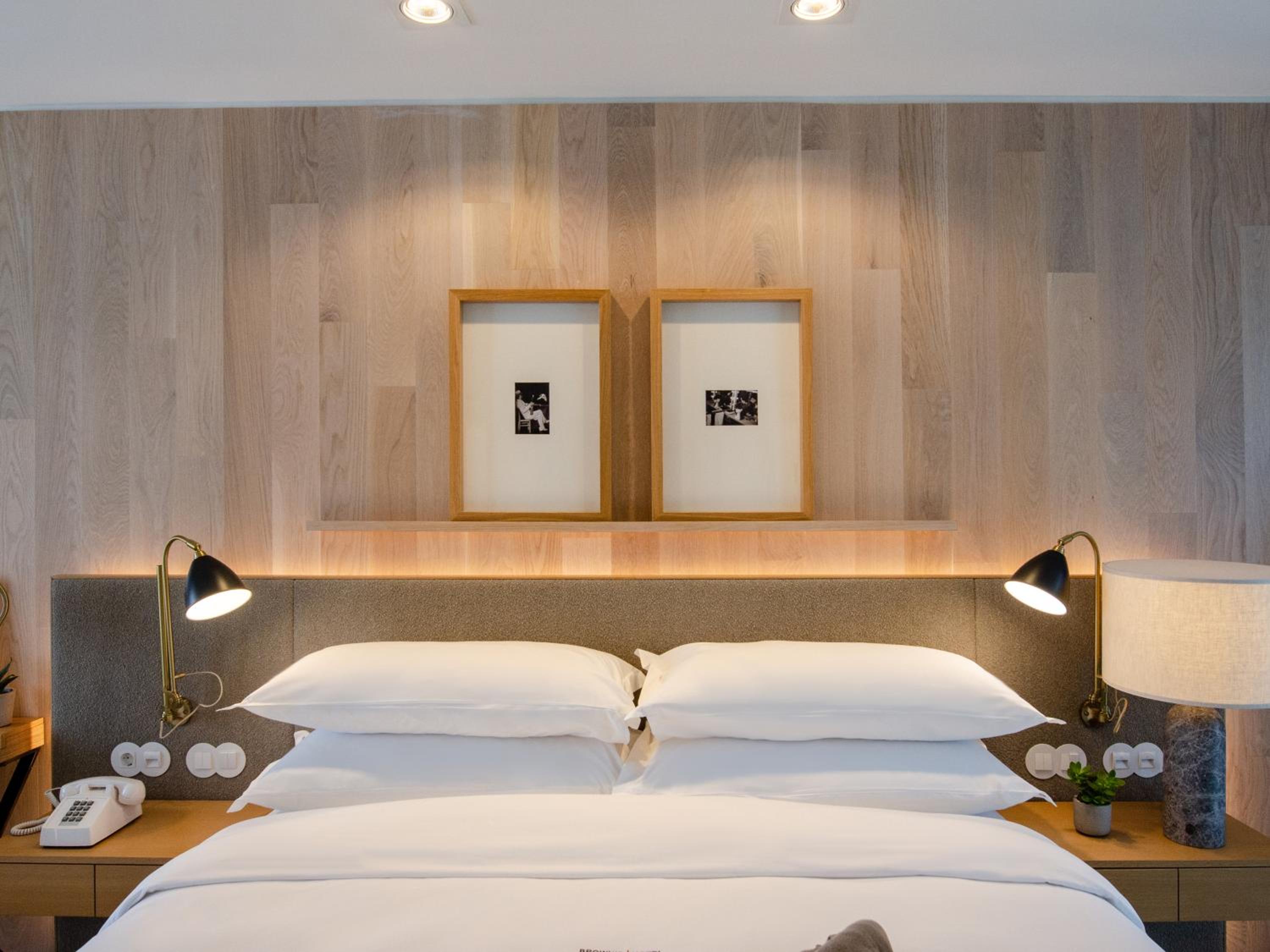 Contemporary Junior Suite - Photo 22
