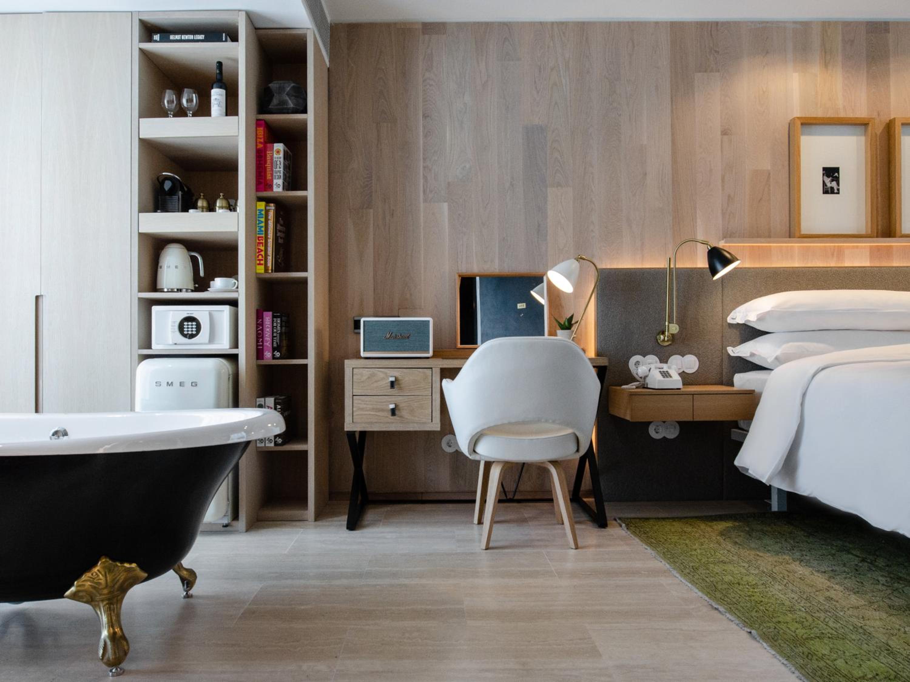 Contemporary Junior Suite - Photo 18