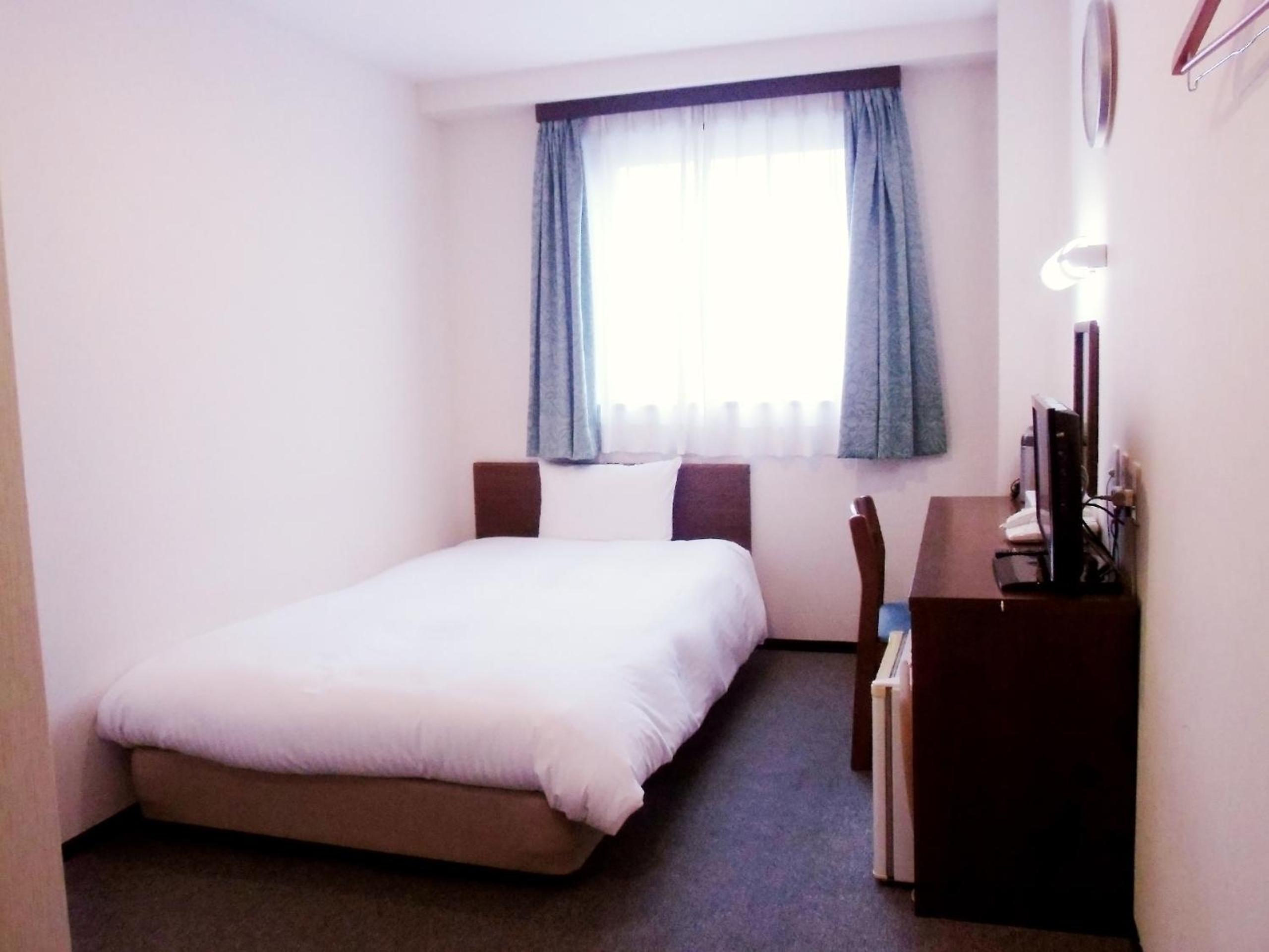 Single Room - Smoking - 4 Nights Minimum photo 2