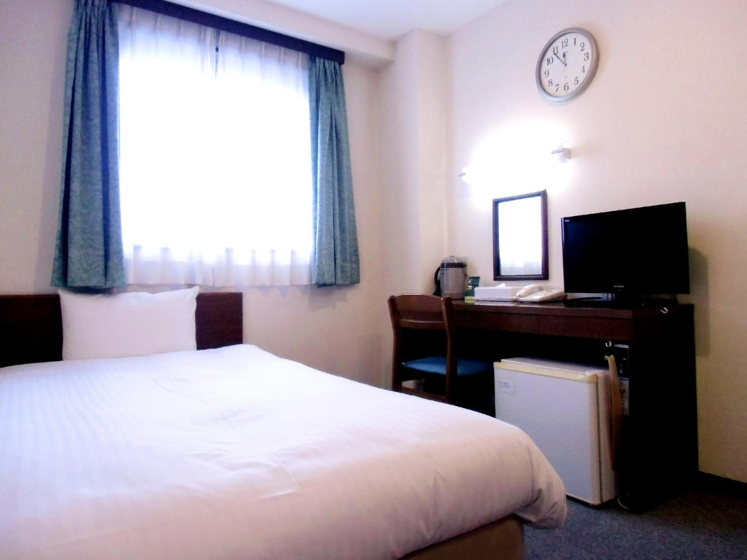 Single Room - Smoking photo 1