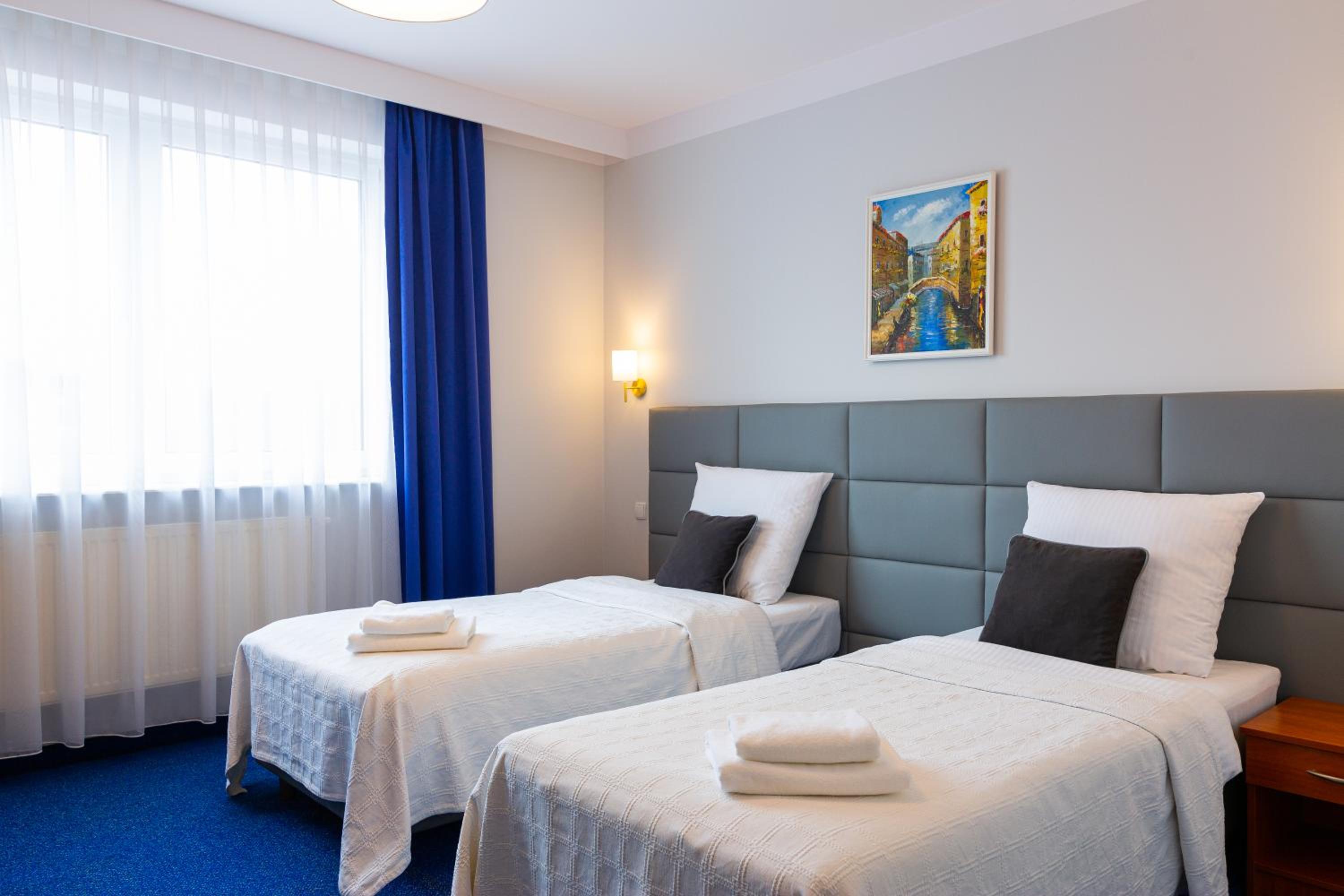Double or Twin Room - Photo 9