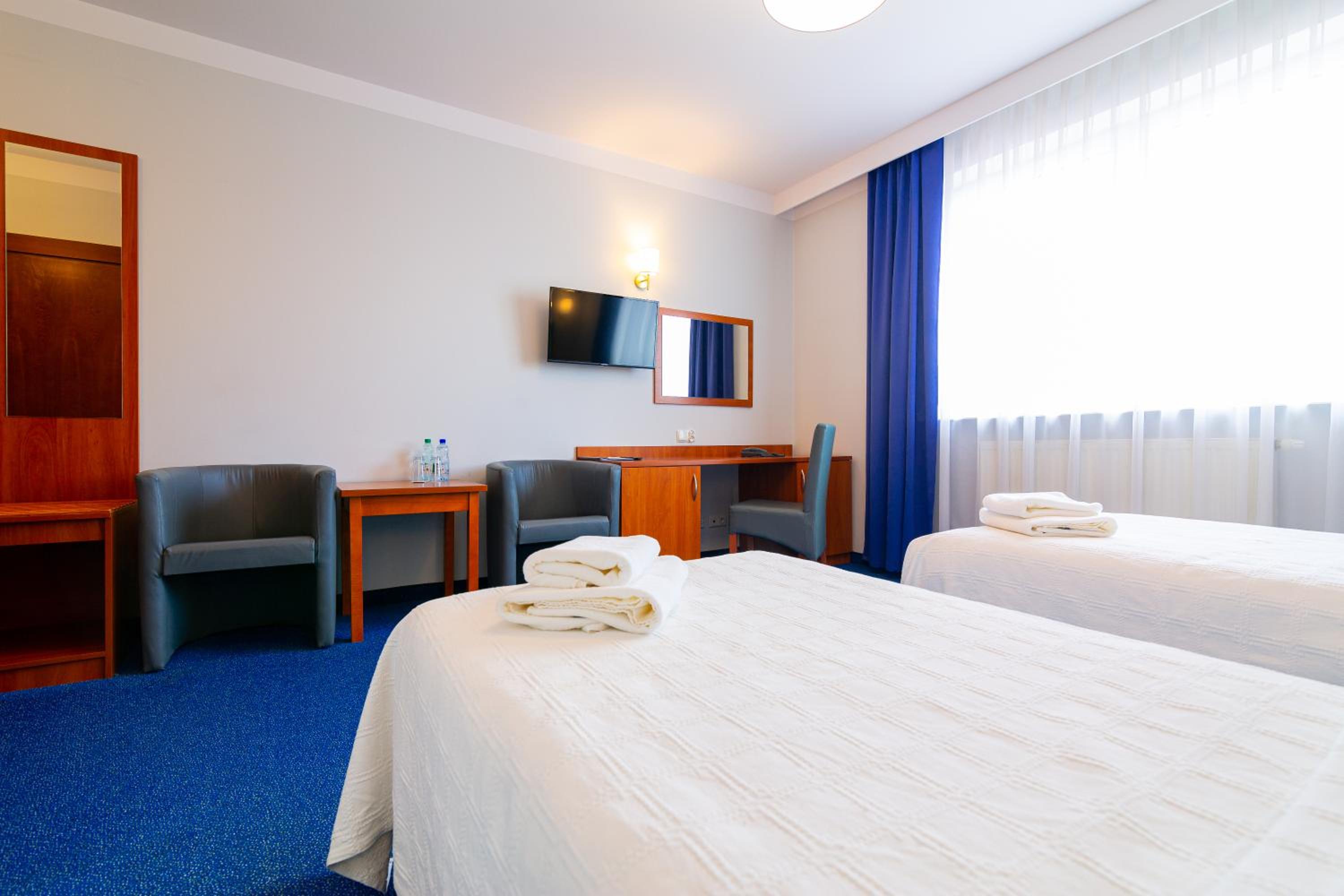 Double or Twin Room - Photo 8